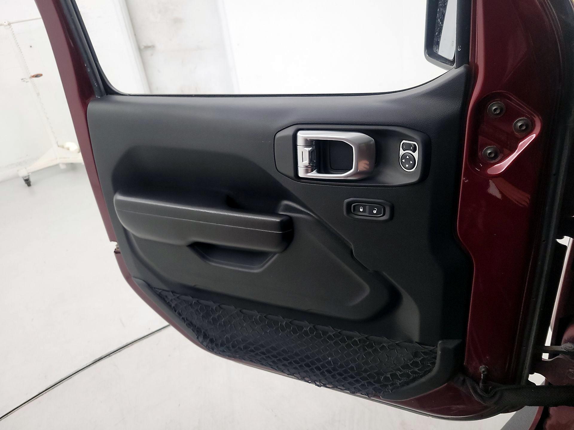 Thumbnail: 2021 Jeep Gladiator - 12