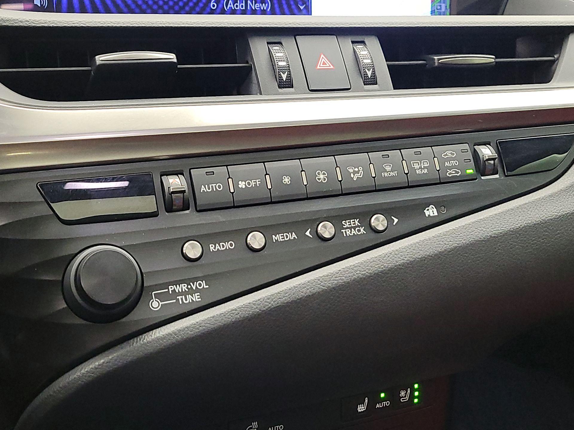Thumbnail: 2019 Lexus ES - 17