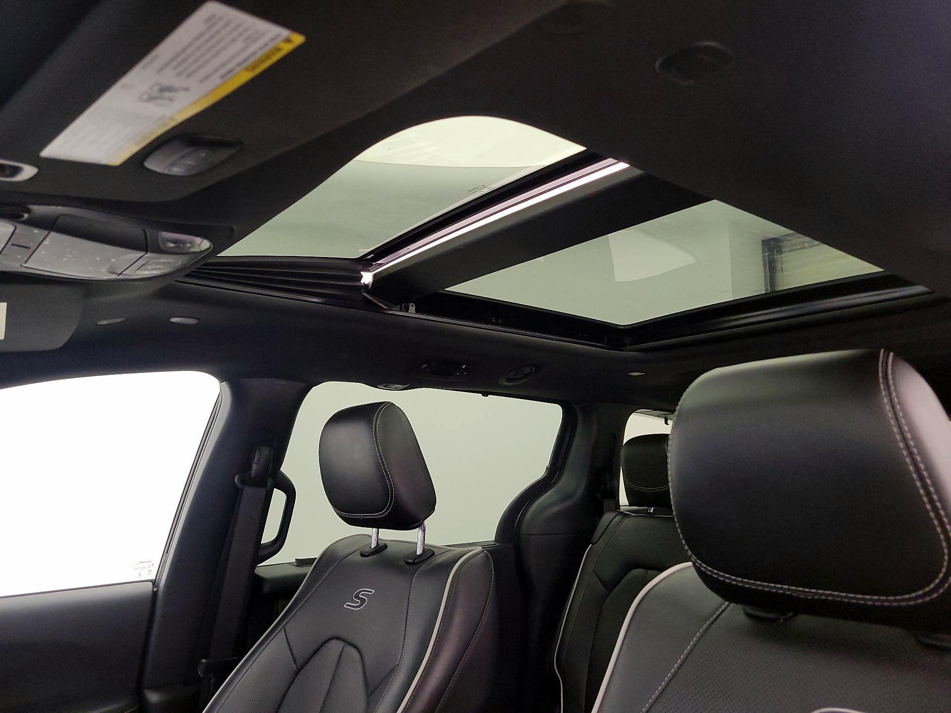 Thumbnail: 2022 Chrysler Pacifica - 20