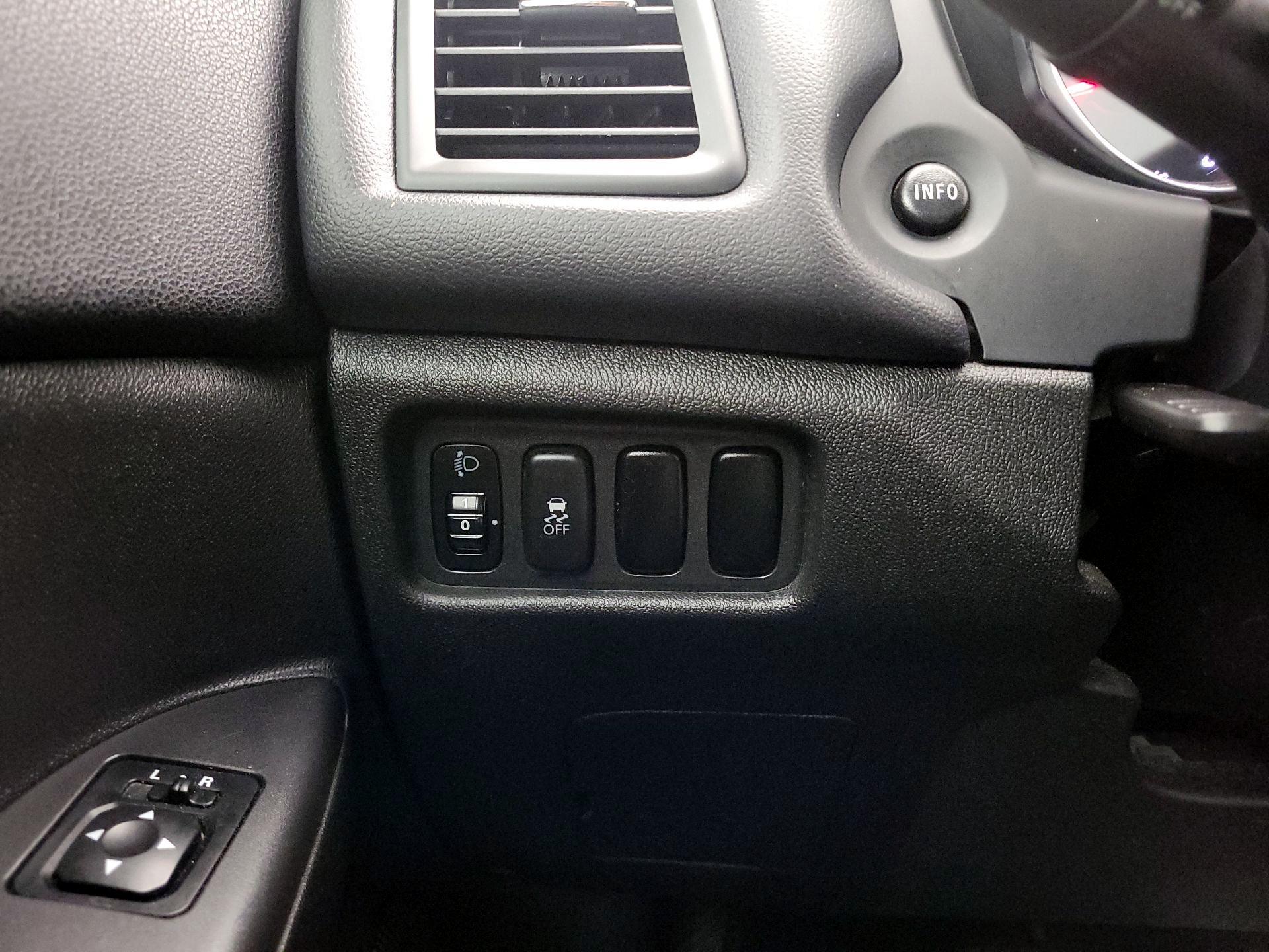 Thumbnail: 2015 Mitsubishi Outlander Sport - 13