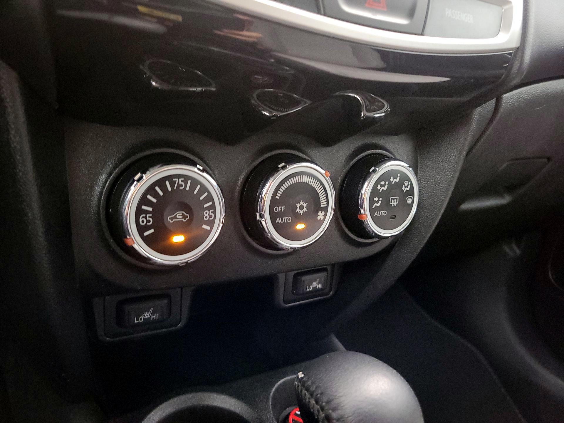 Thumbnail: 2015 Mitsubishi Outlander Sport - 16