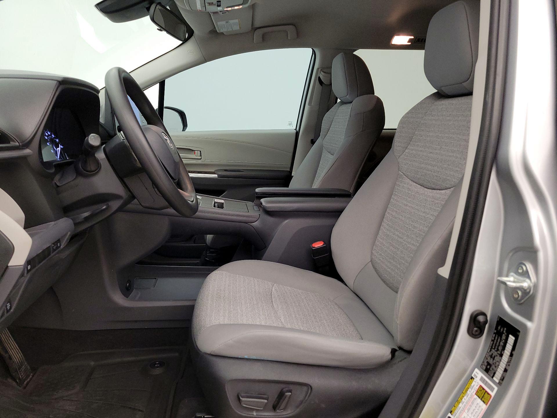 Thumbnail: 2022 Toyota Sienna - 11