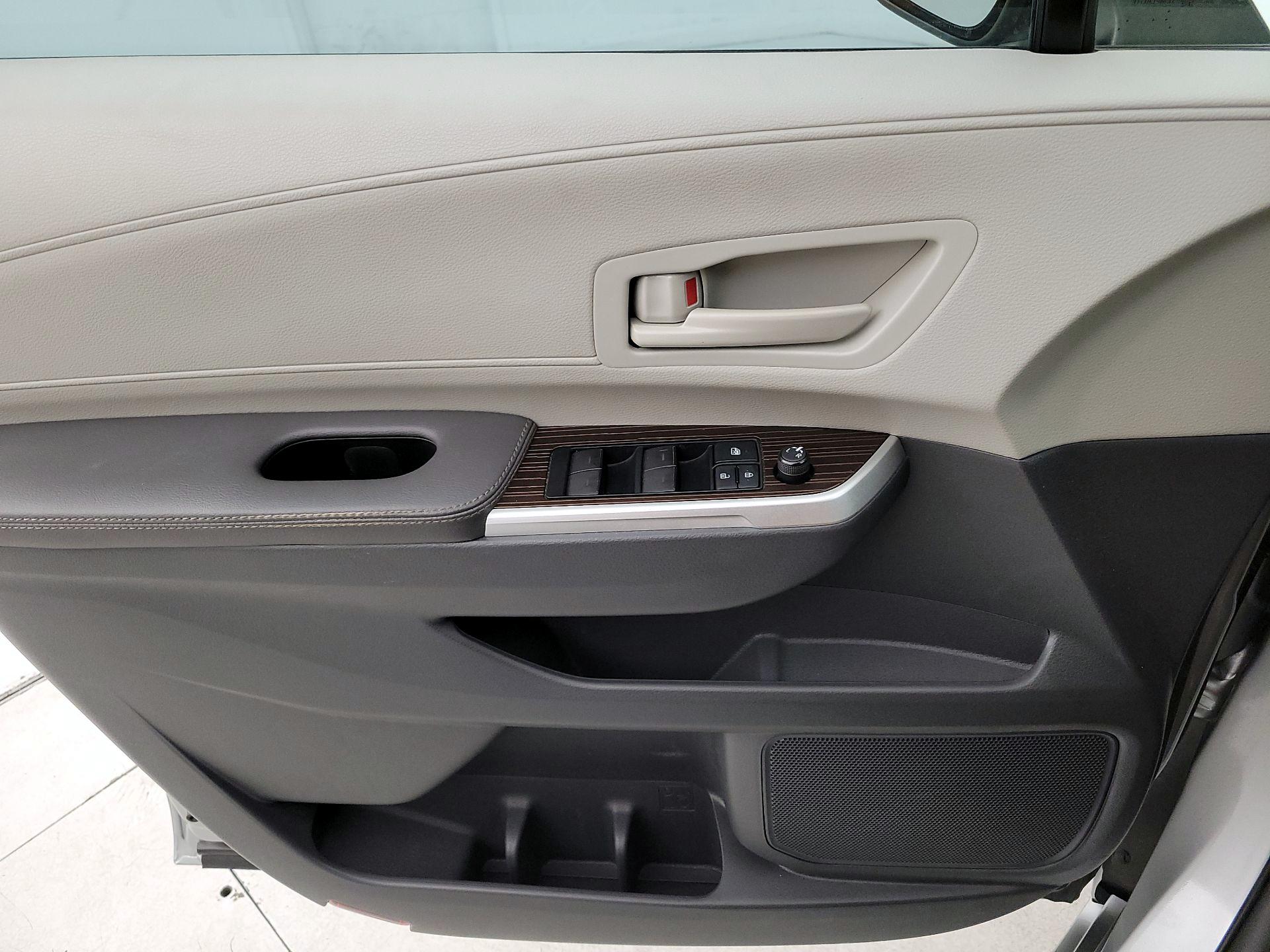 Thumbnail: 2022 Toyota Sienna - 12