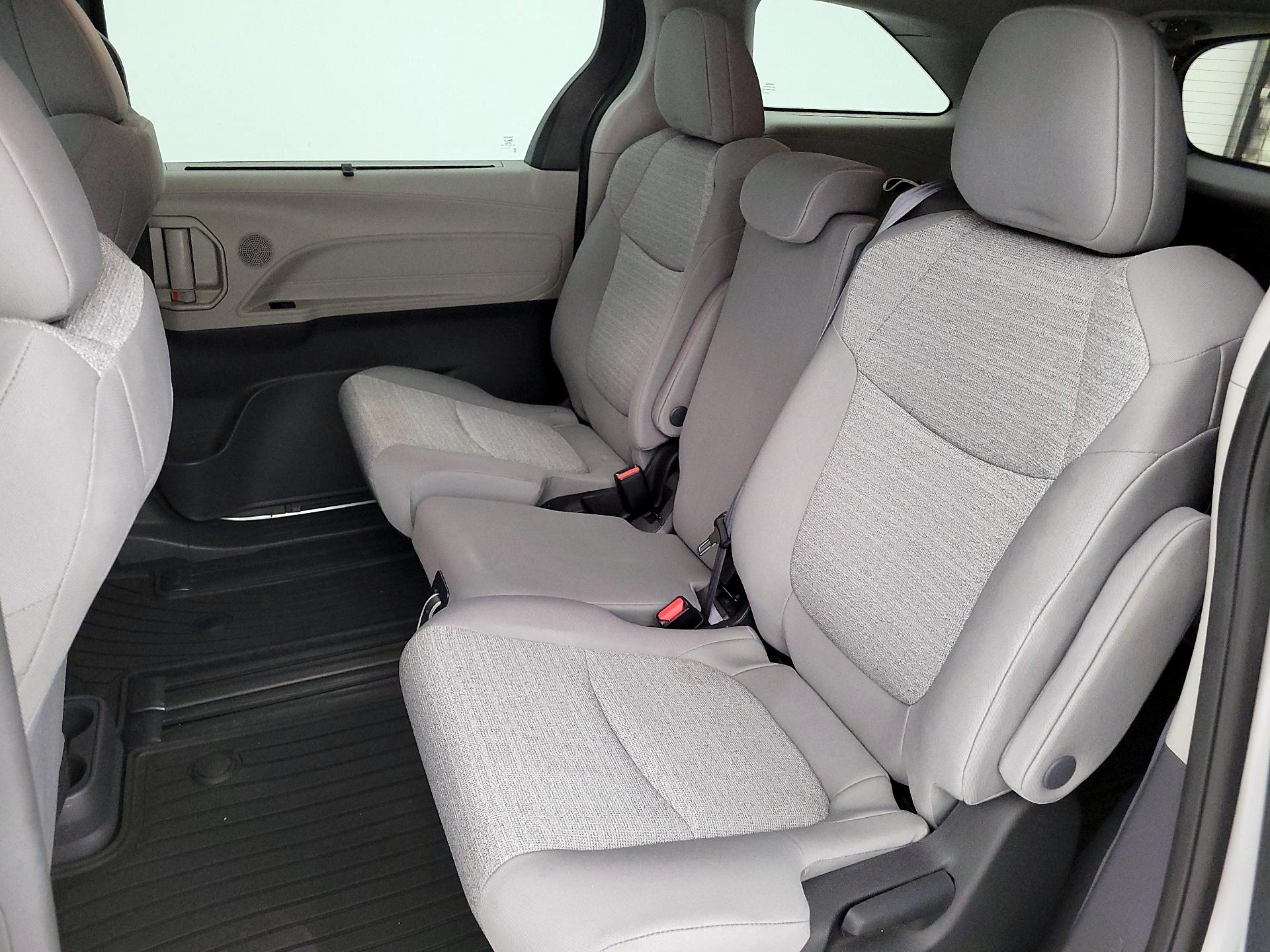 Thumbnail: 2022 Toyota Sienna - 20