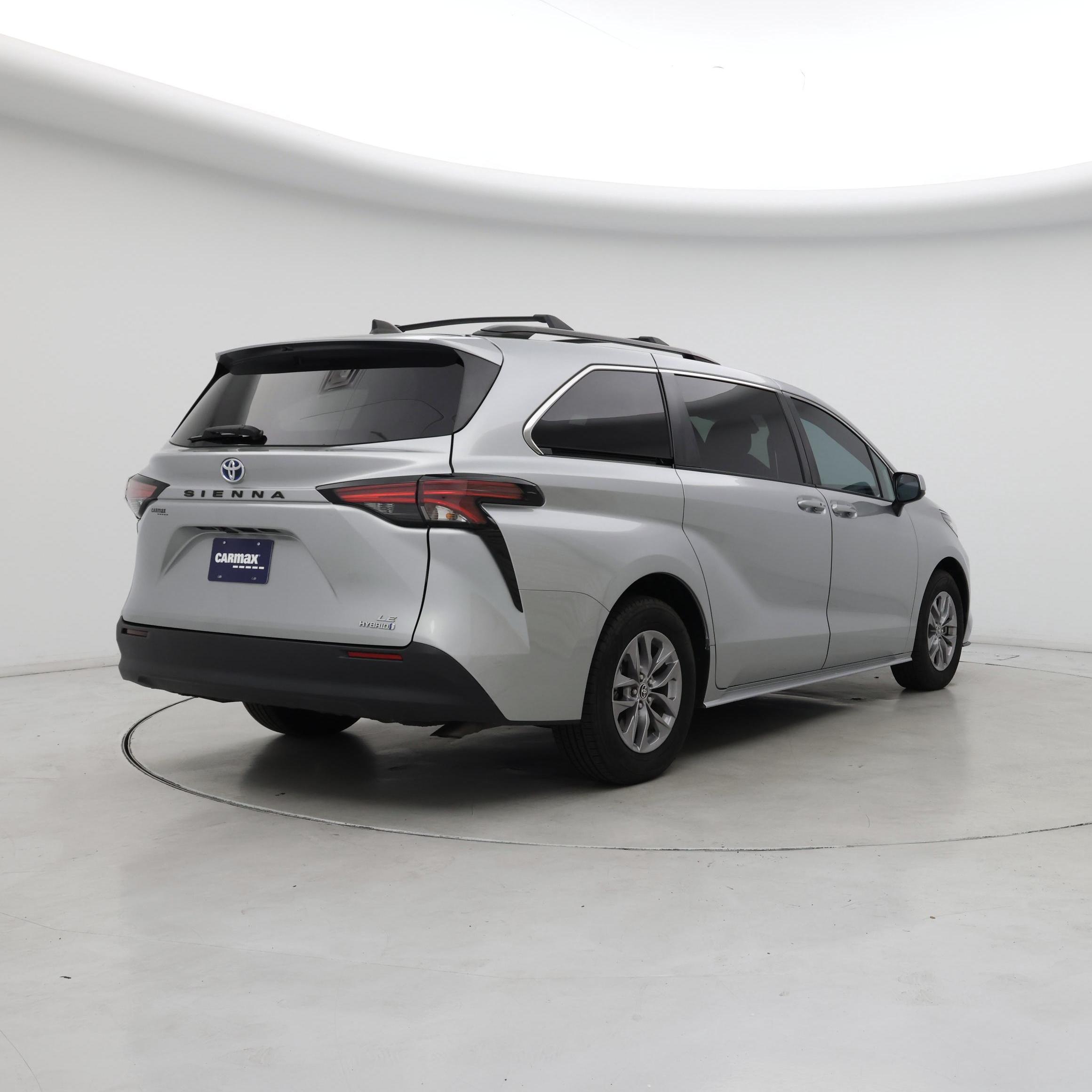 Thumbnail: 2022 Toyota Sienna - 8