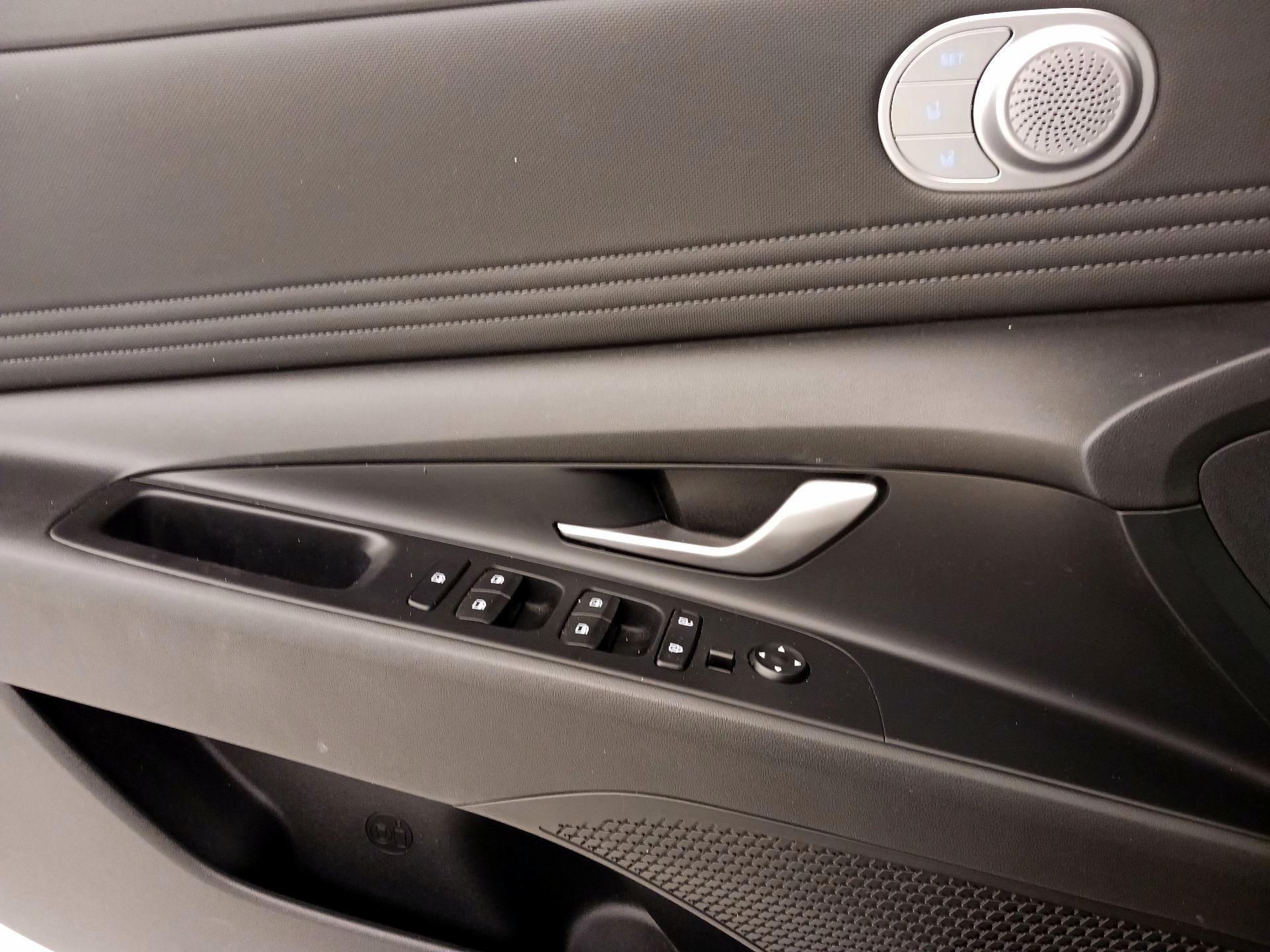 Thumbnail: 2023 Hyundai Elantra - 12