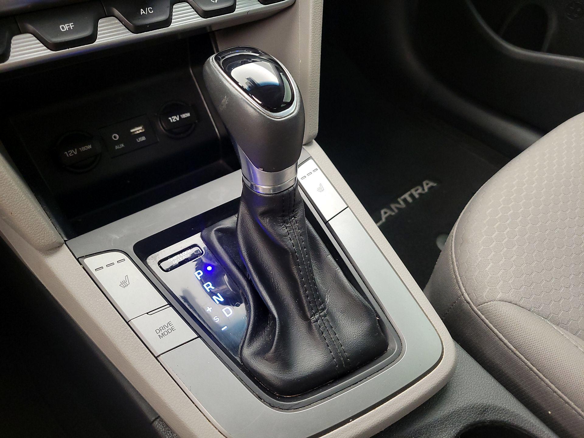 Thumbnail: 2020 Hyundai Elantra - 17