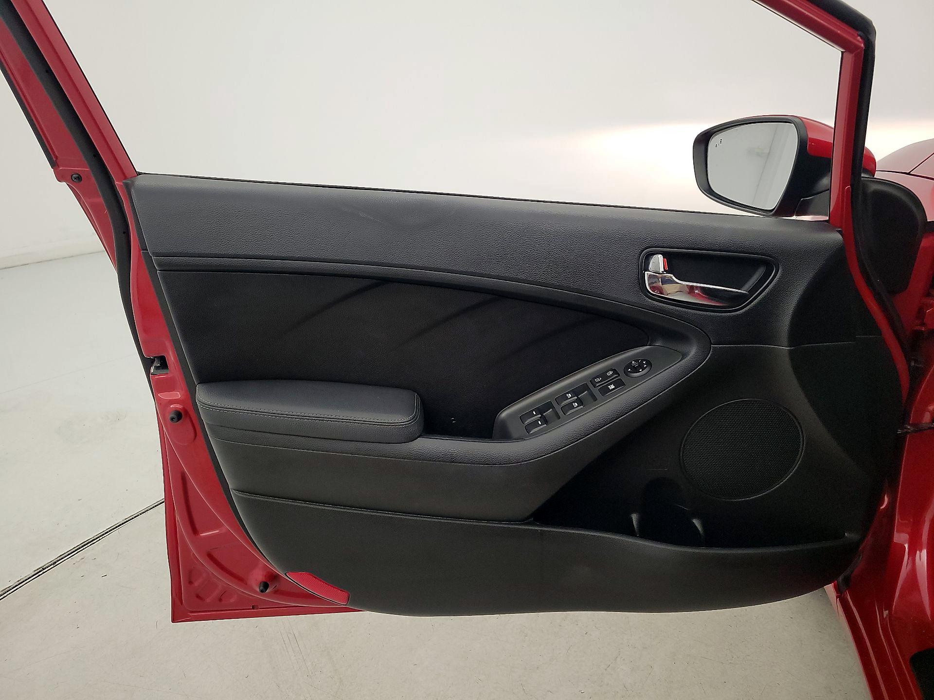 Thumbnail: 2018 Kia Forte - 12