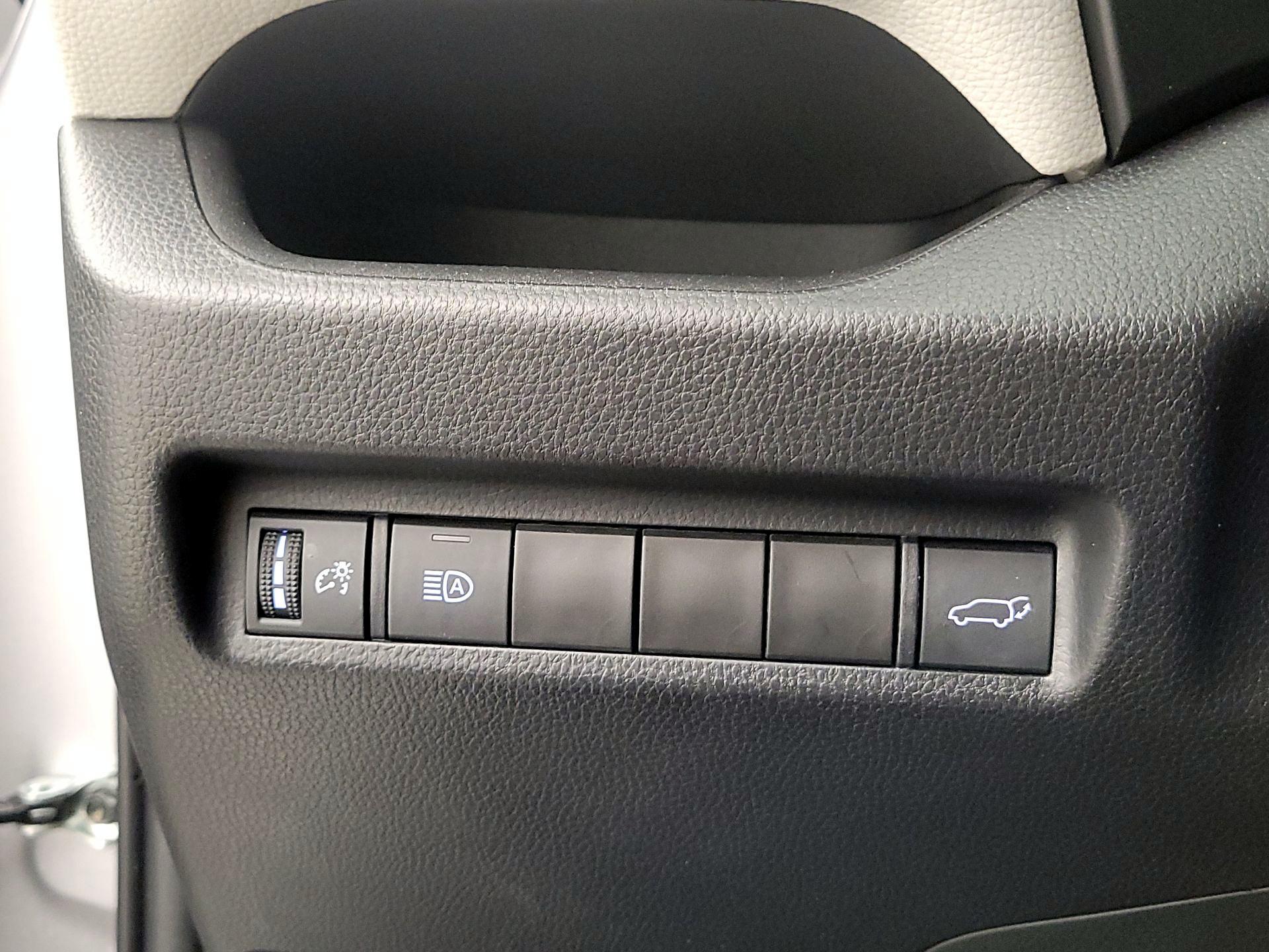 Thumbnail: 2022 Toyota RAV4 - 13