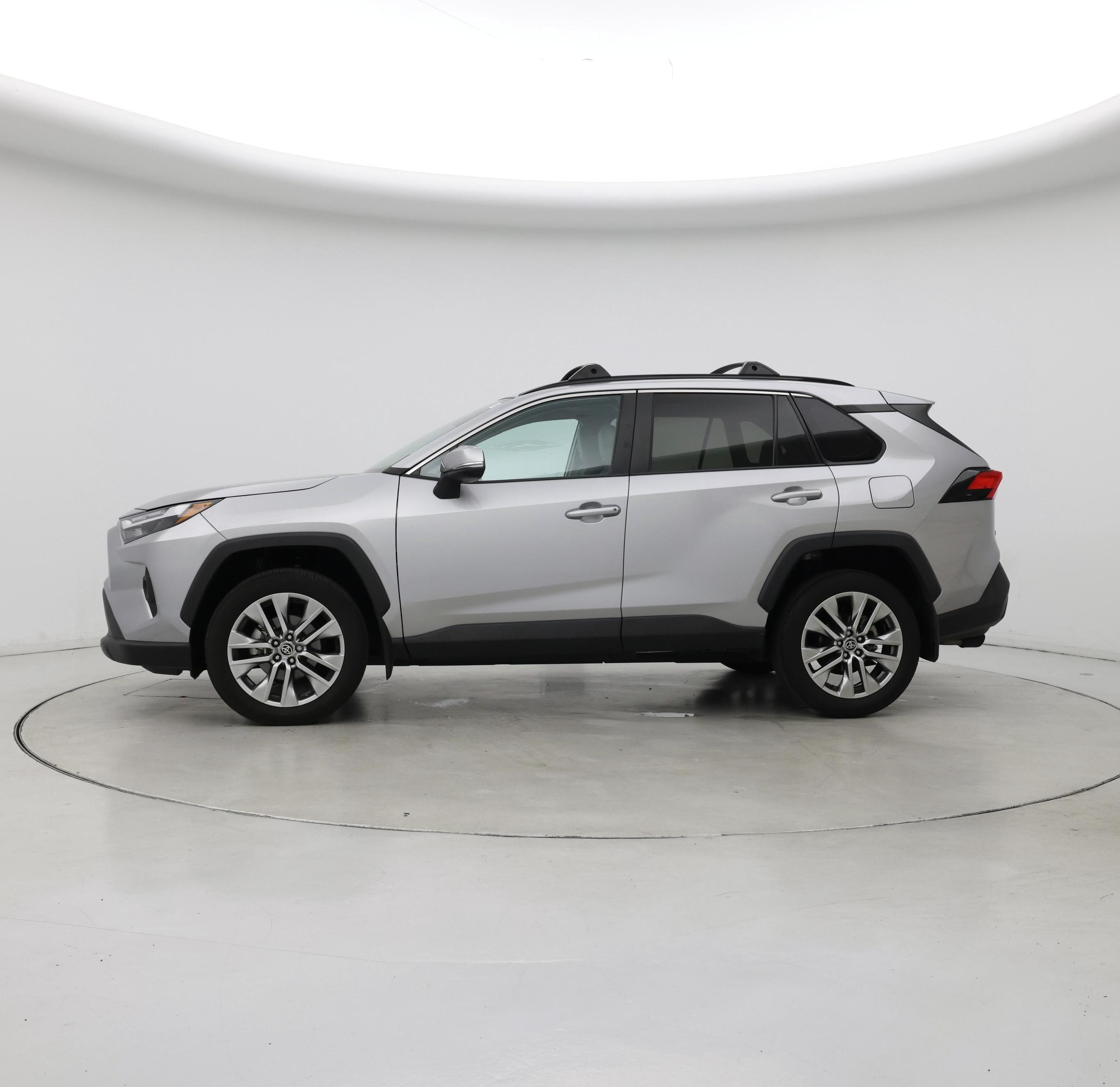 Thumbnail: 2022 Toyota RAV4 - 3