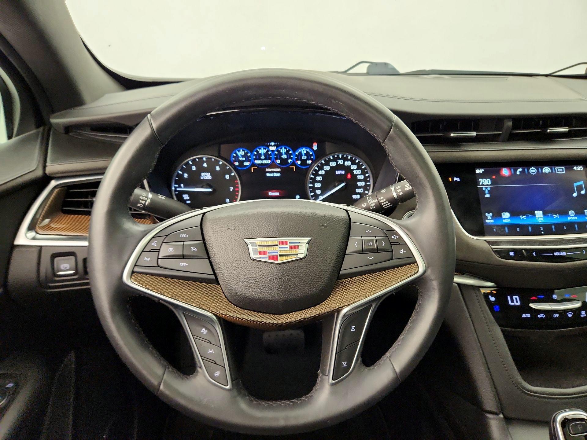 Thumbnail: 2017 Cadillac XT5 - 10