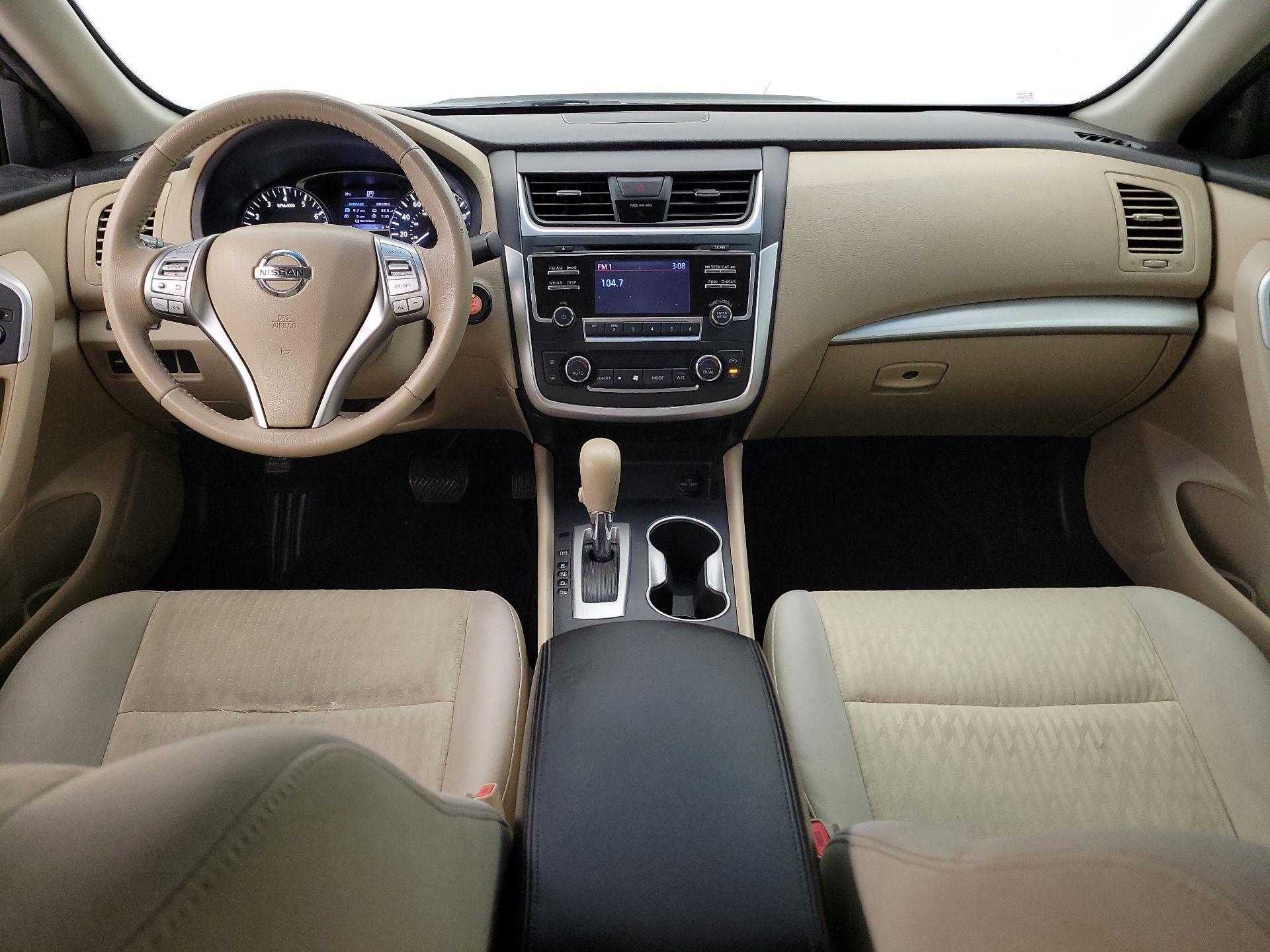 Thumbnail: 2016 Nissan Altima - 9
