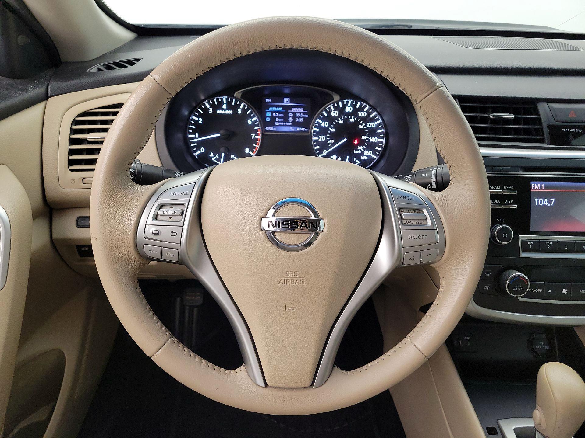 Thumbnail: 2016 Nissan Altima - 10