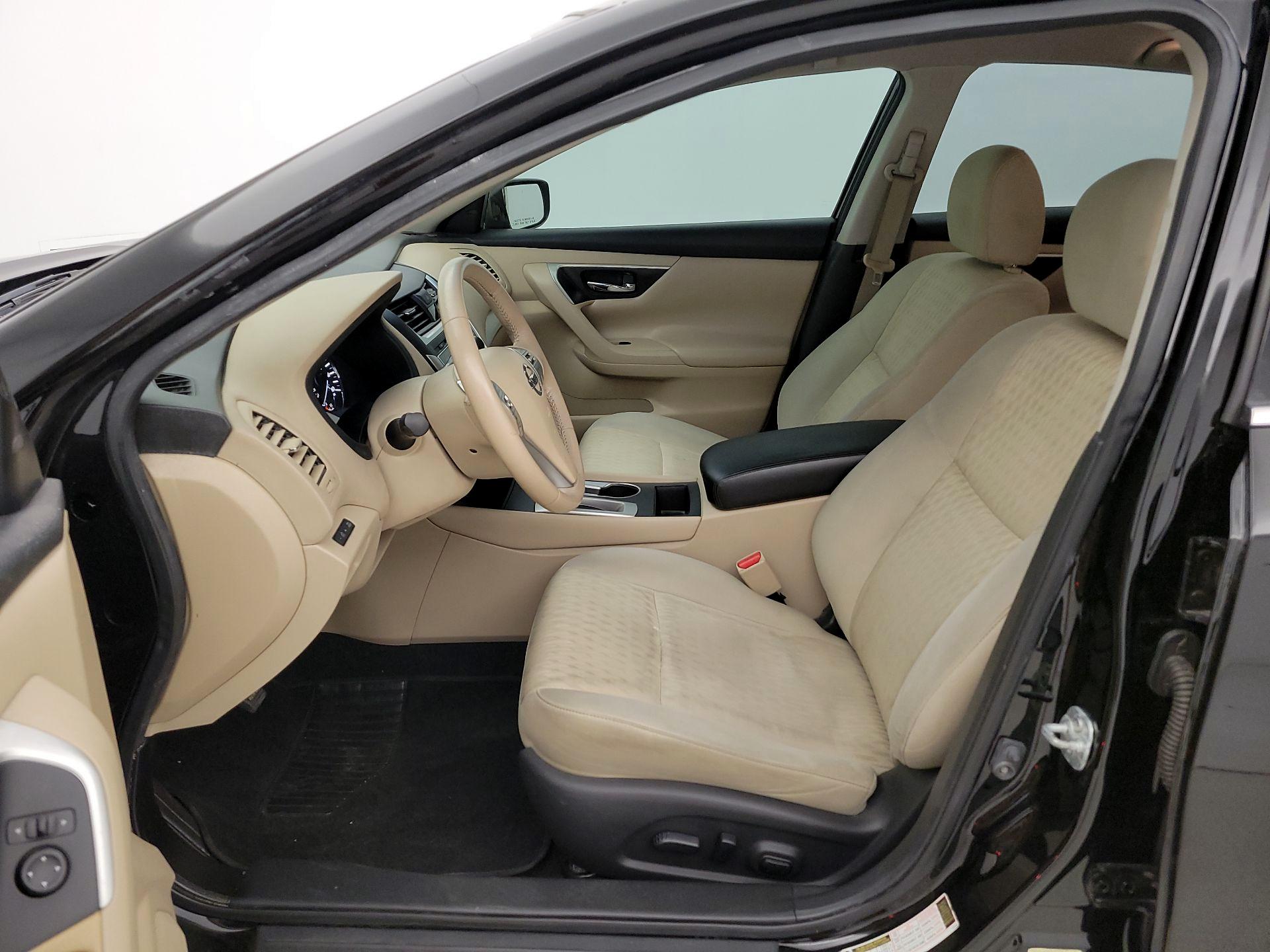 Thumbnail: 2016 Nissan Altima - 11