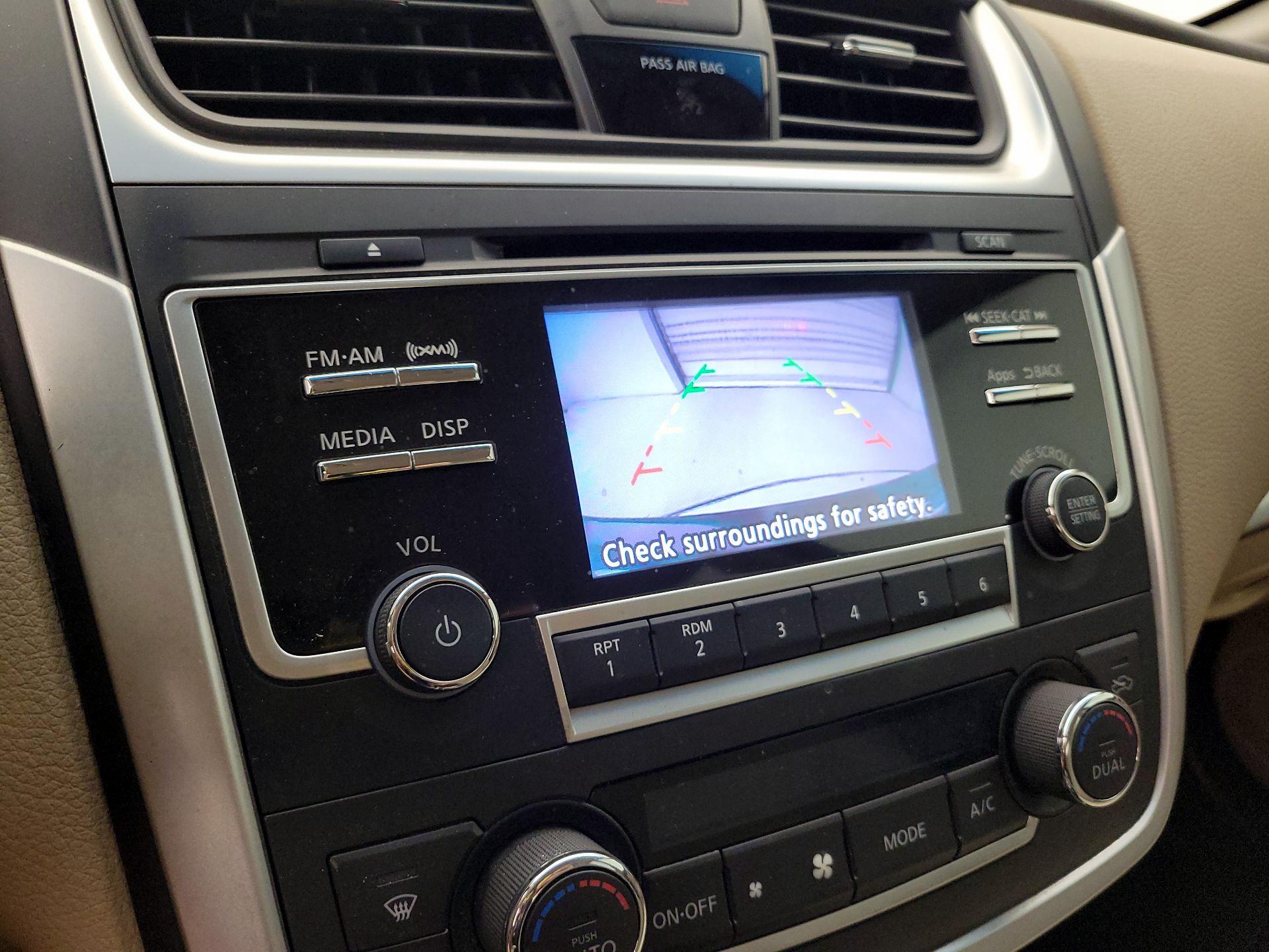 Thumbnail: 2016 Nissan Altima - 14