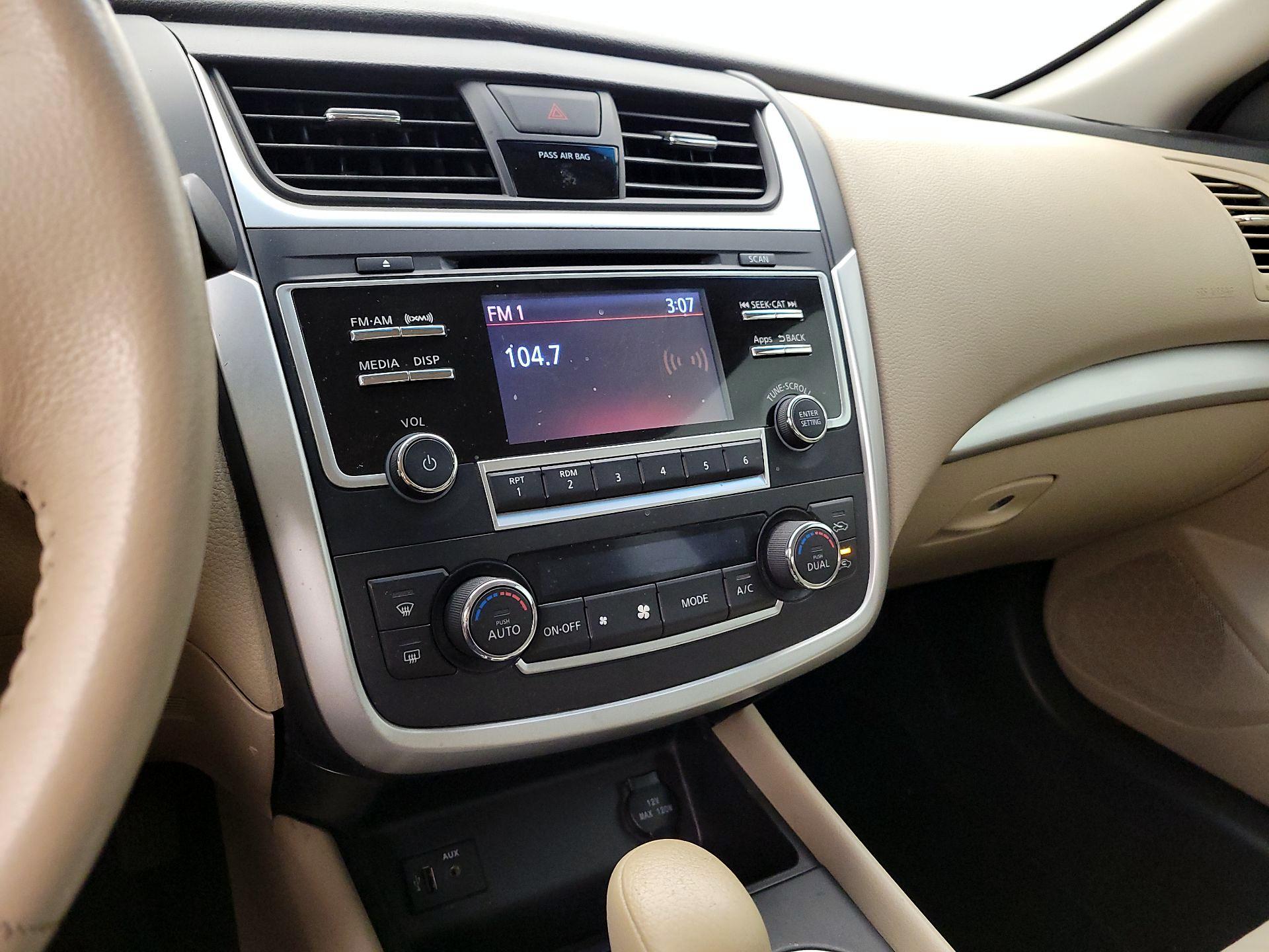 Thumbnail: 2016 Nissan Altima - 15