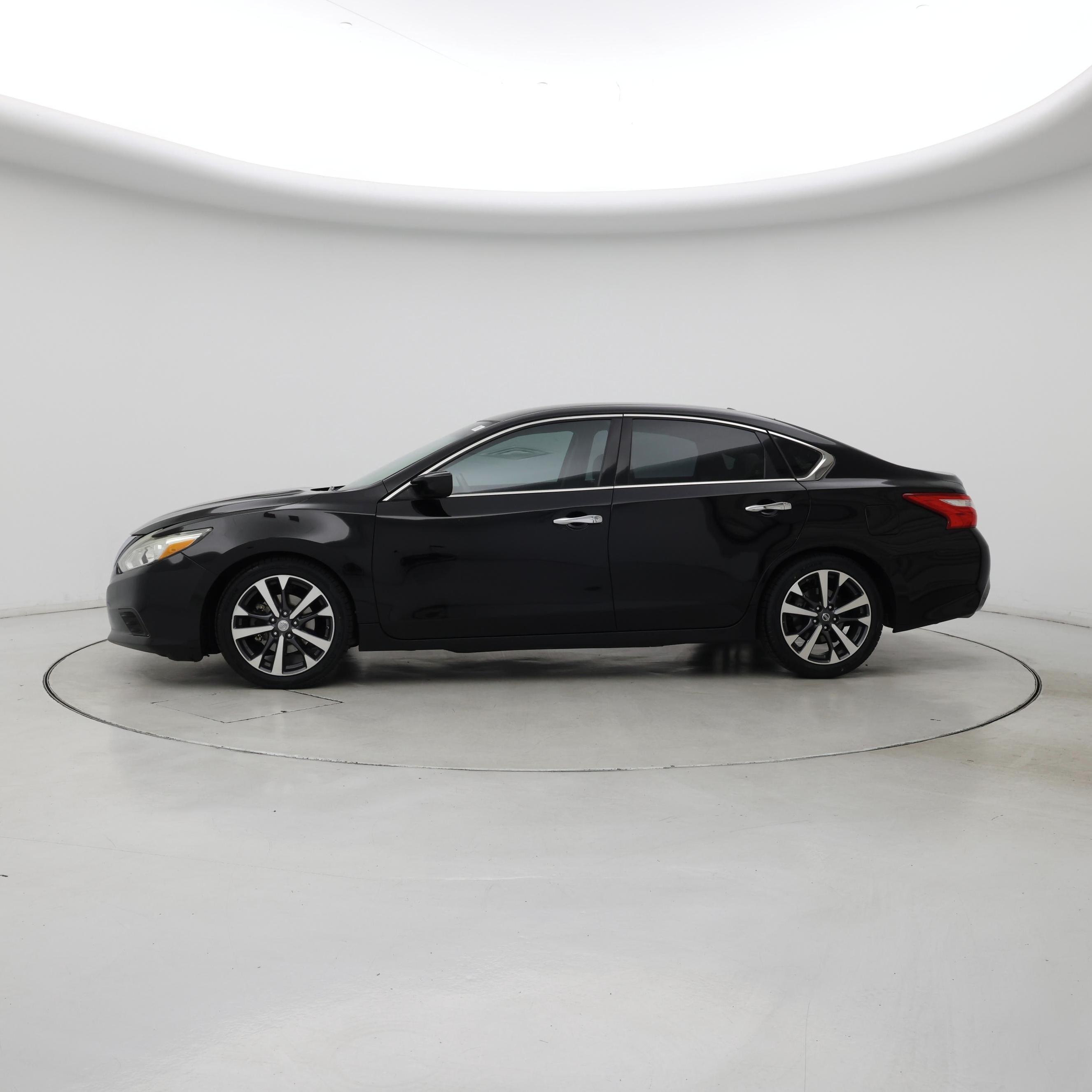 Thumbnail: 2016 Nissan Altima - 3