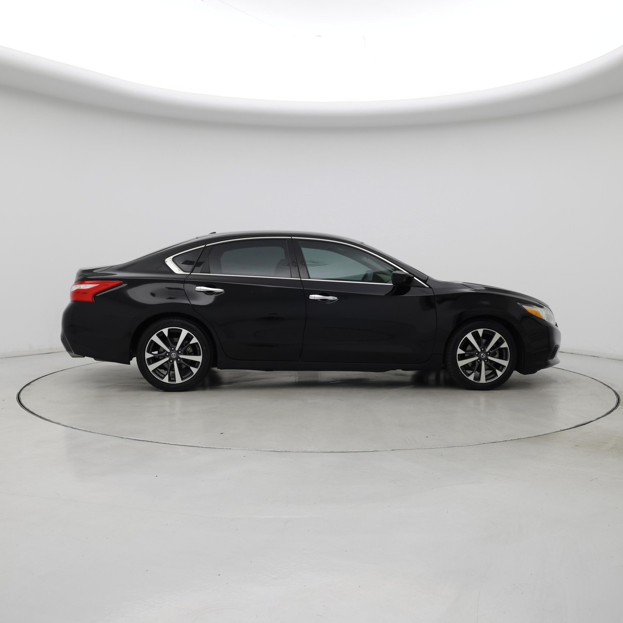 Thumbnail: 2016 Nissan Altima - 7