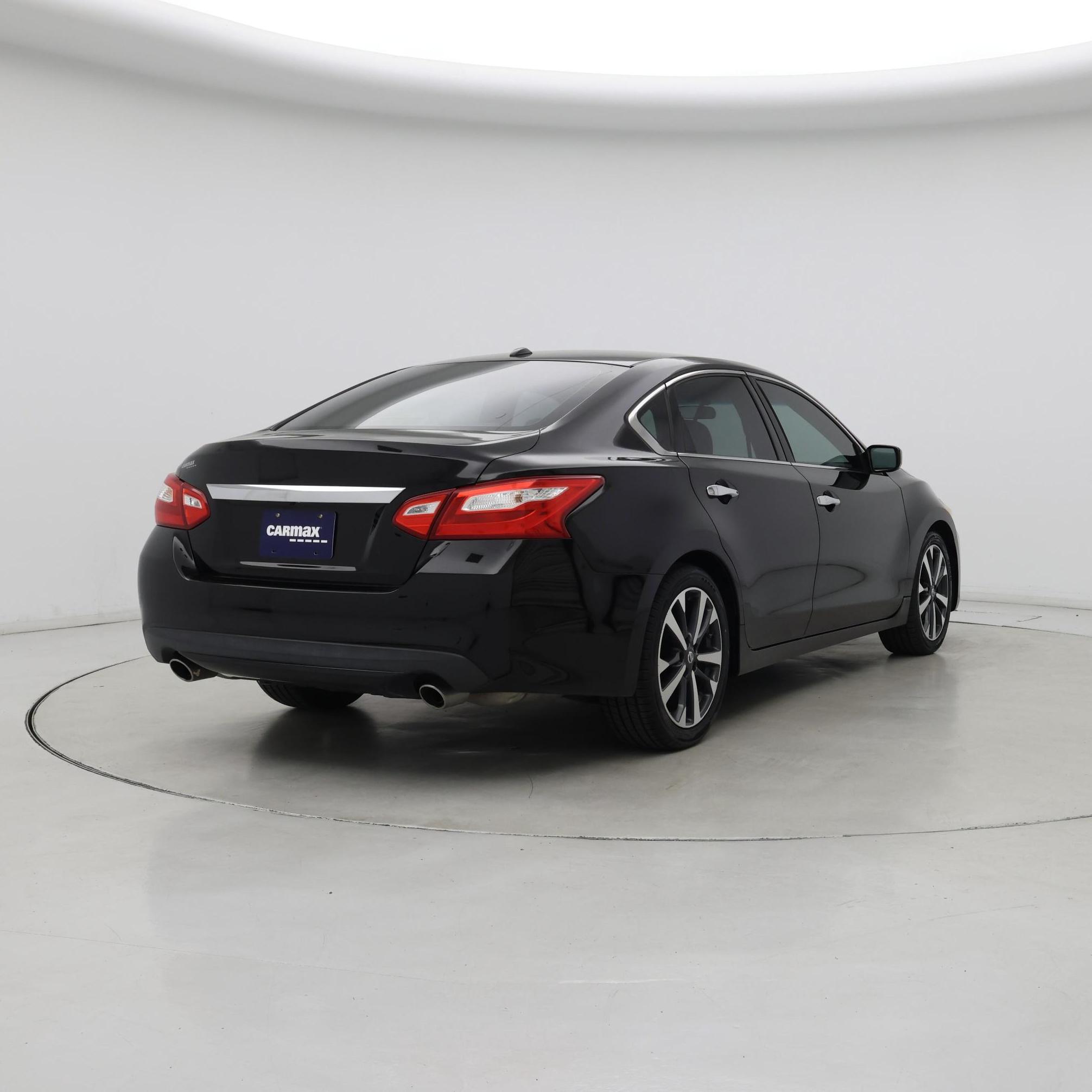 Thumbnail: 2016 Nissan Altima - 8