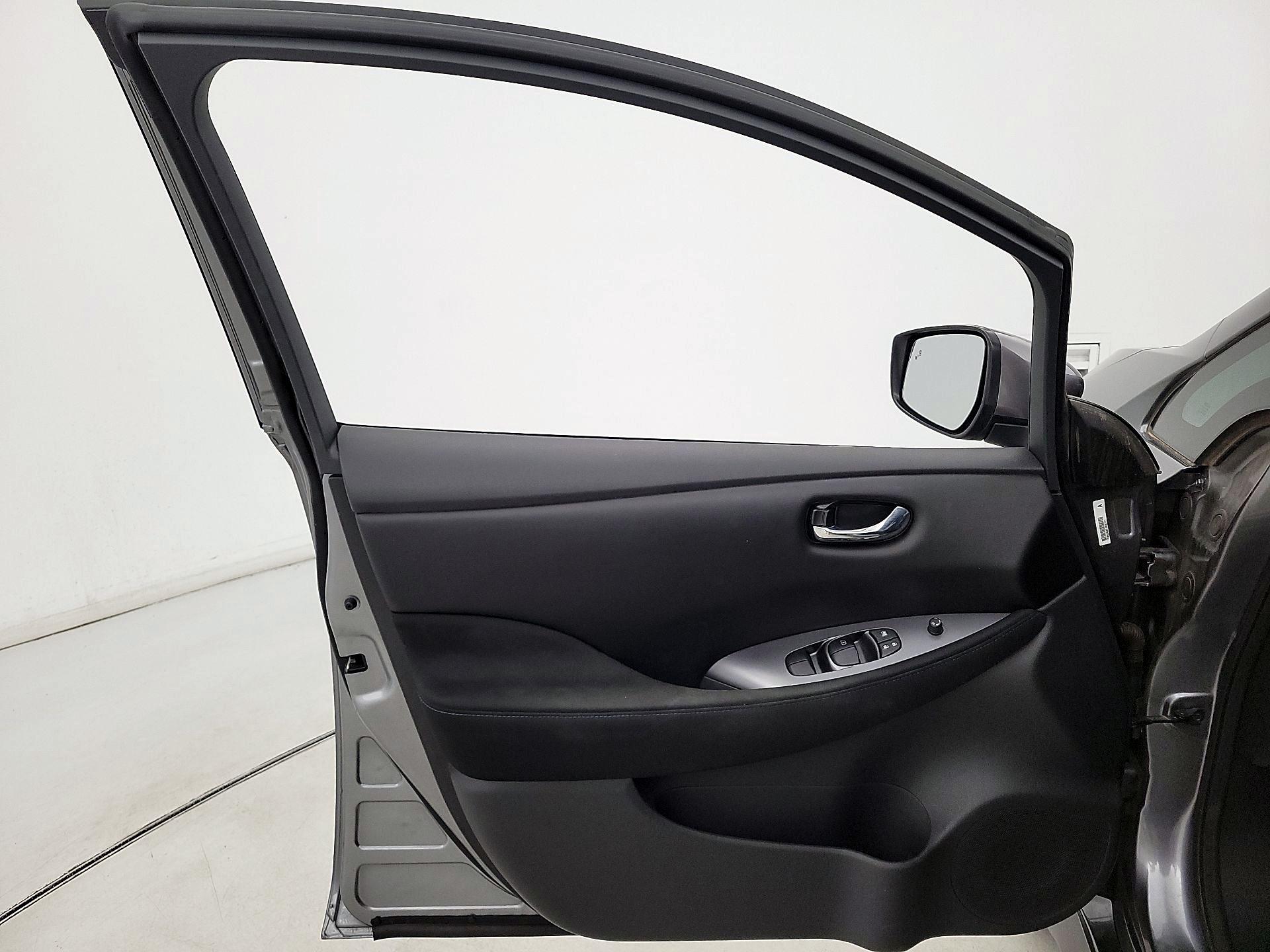 Thumbnail: 2022 Nissan Leaf - 12
