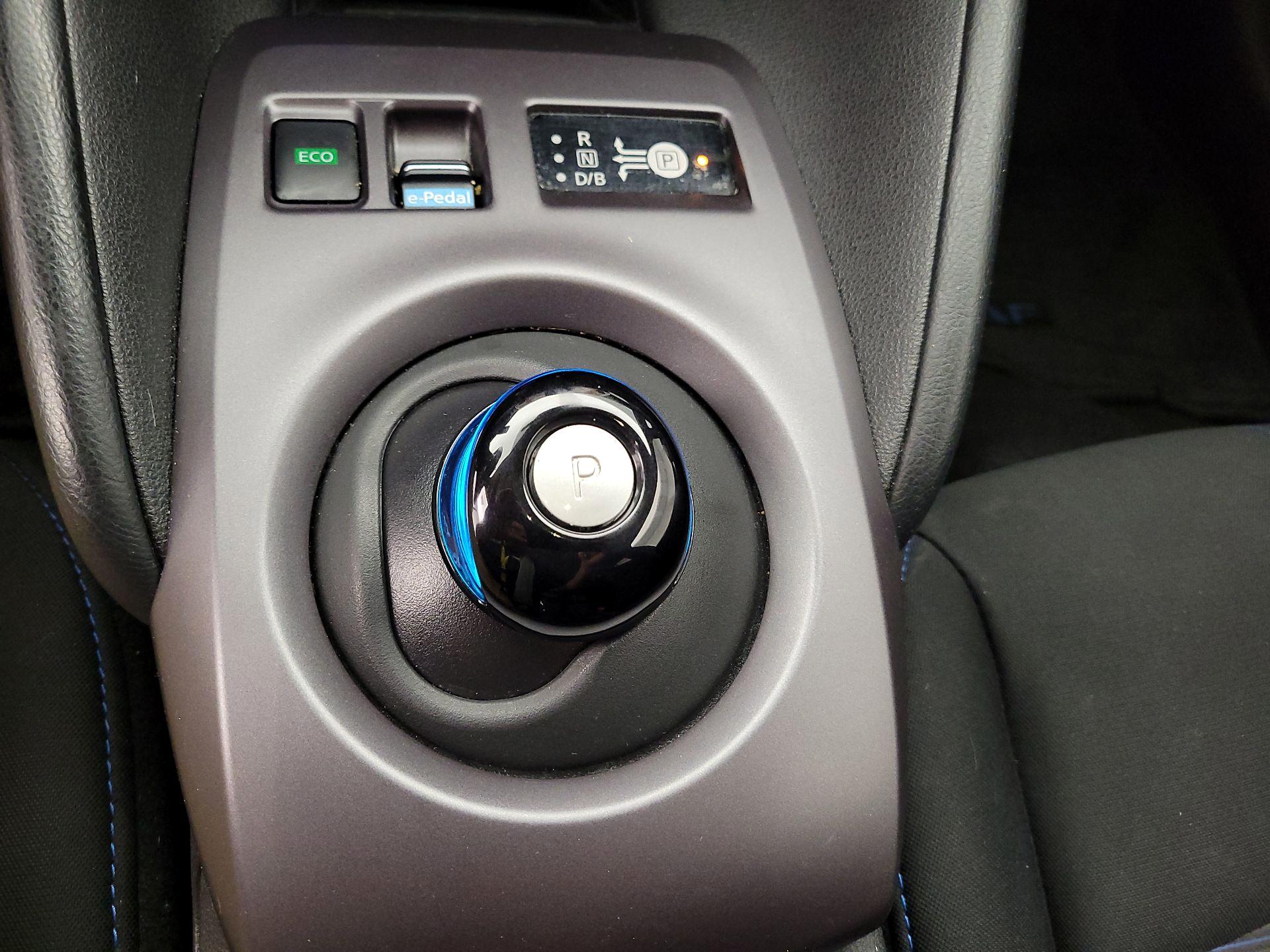 Thumbnail: 2022 Nissan Leaf - 17