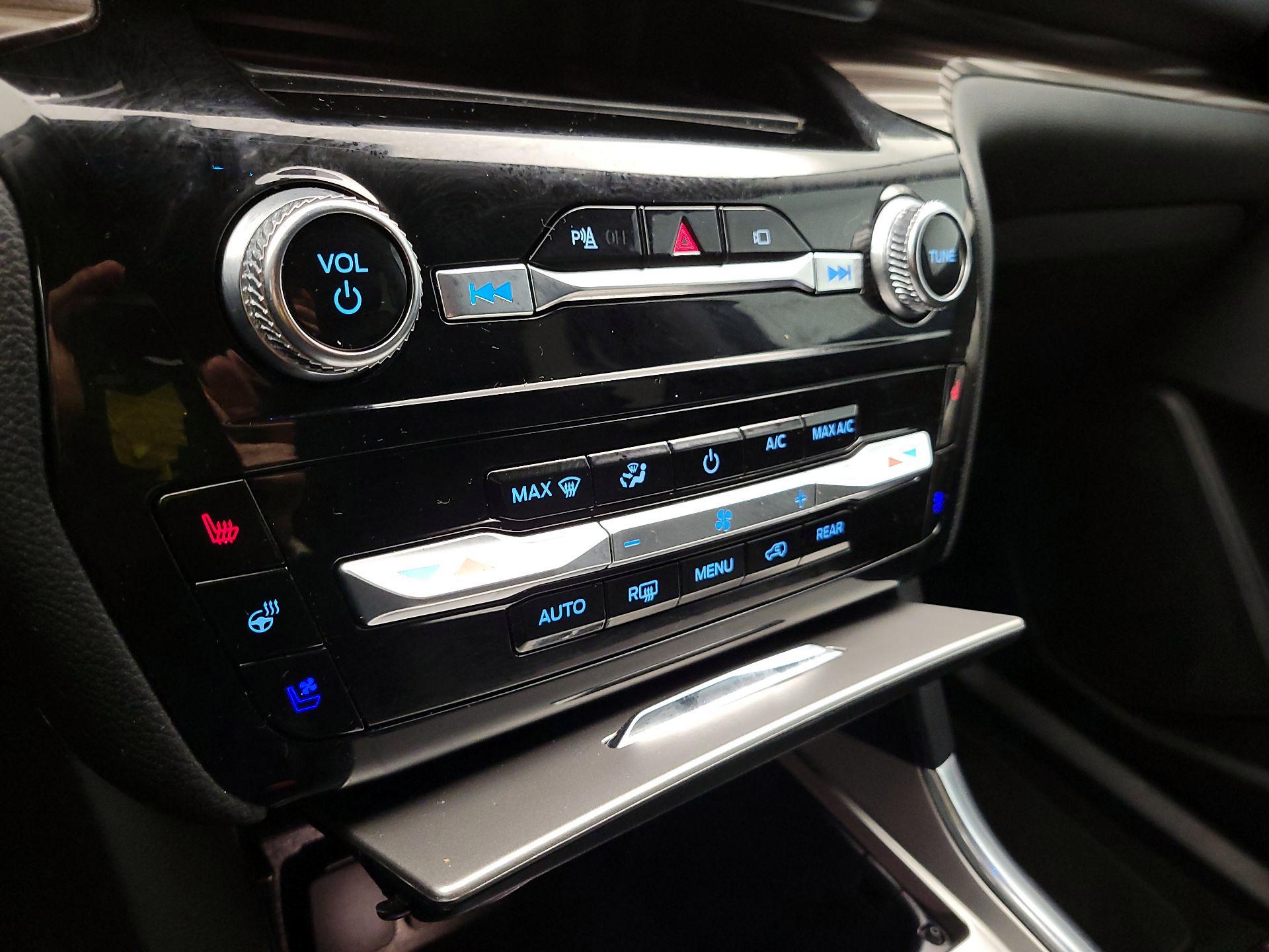 Thumbnail: 2021 Ford Explorer - 17