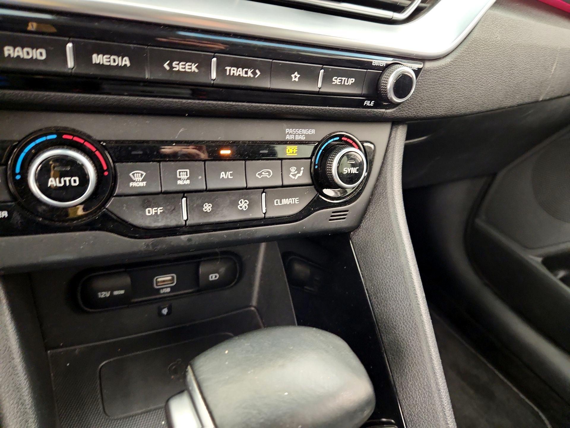Thumbnail: 2022 Kia Niro - 16