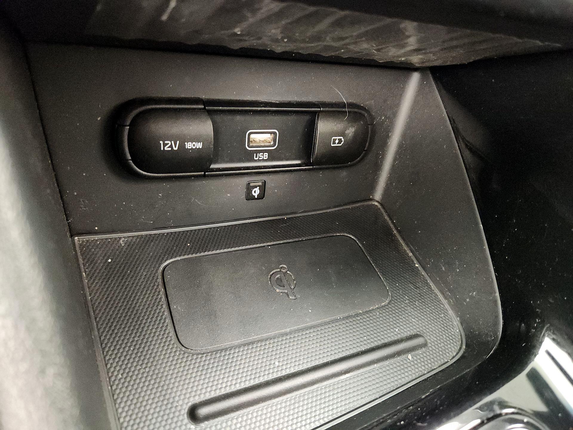 Thumbnail: 2022 Kia Niro - 18