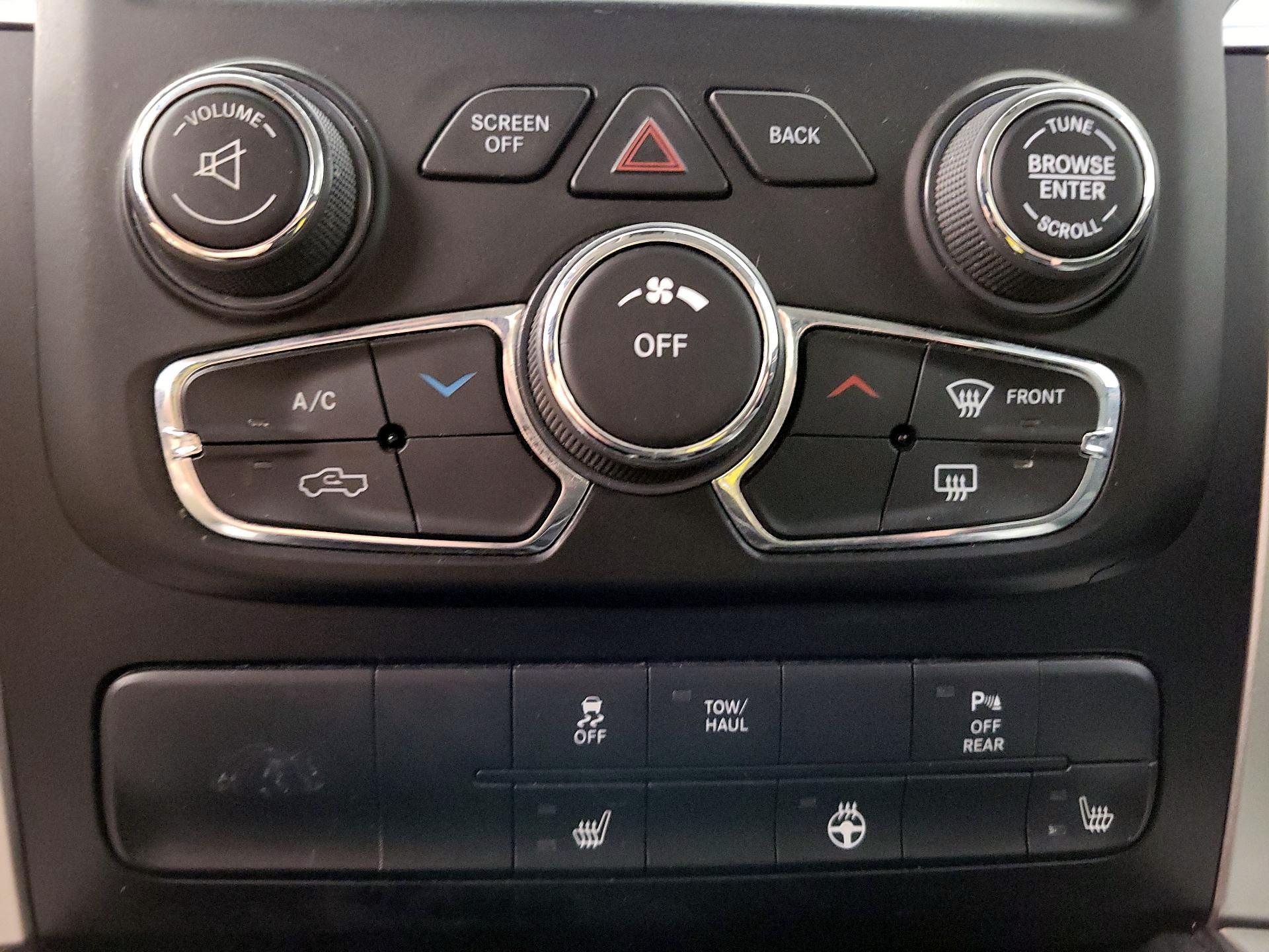 Thumbnail: 2020 RAM 1500 Classic - 17