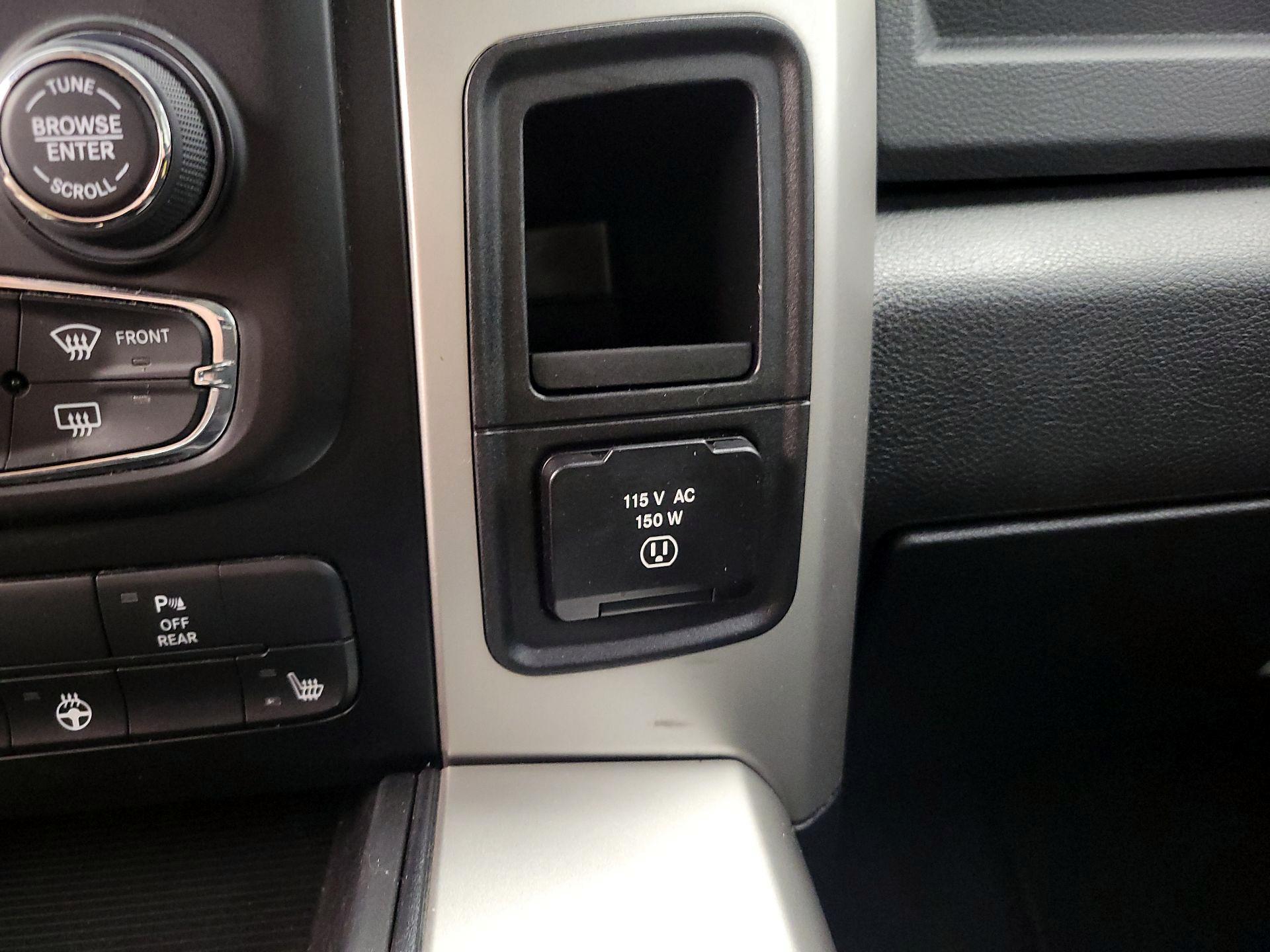 Thumbnail: 2020 RAM 1500 Classic - 19