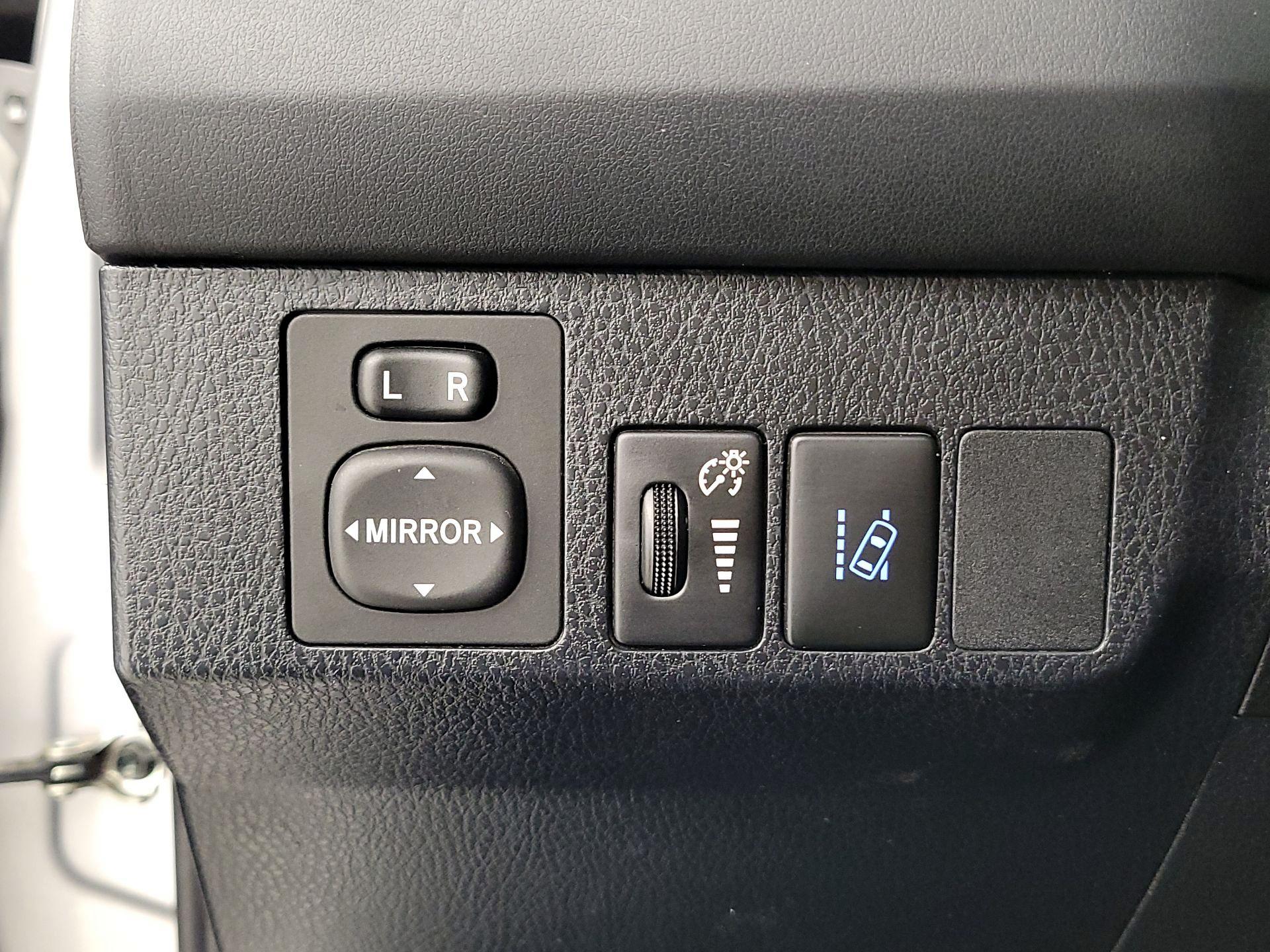 Thumbnail: 2018 Toyota RAV4 - 13