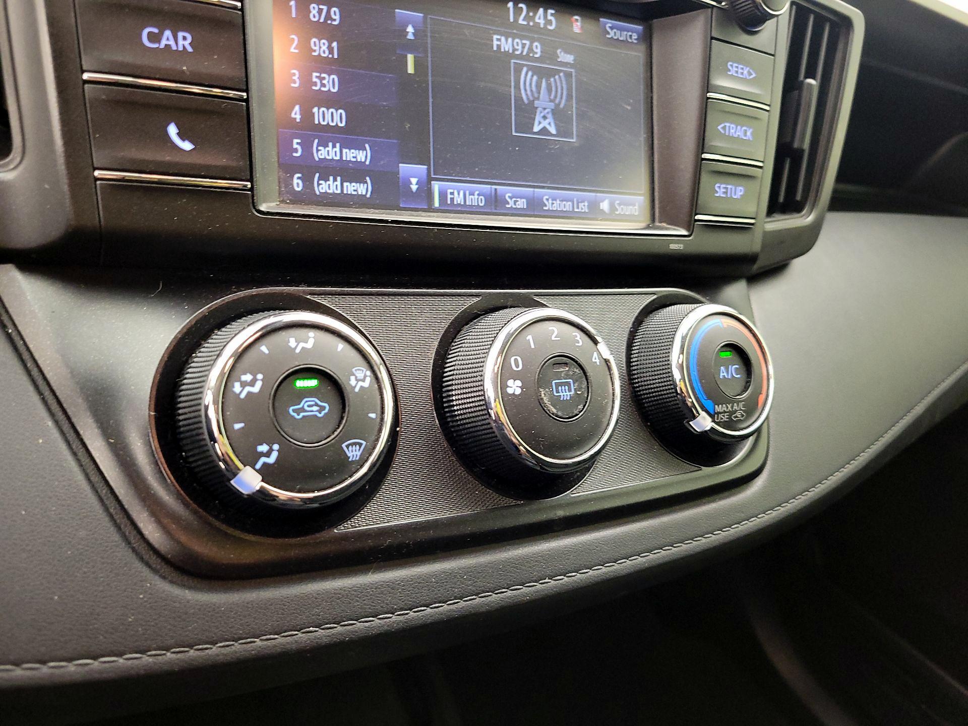 Thumbnail: 2018 Toyota RAV4 - 16