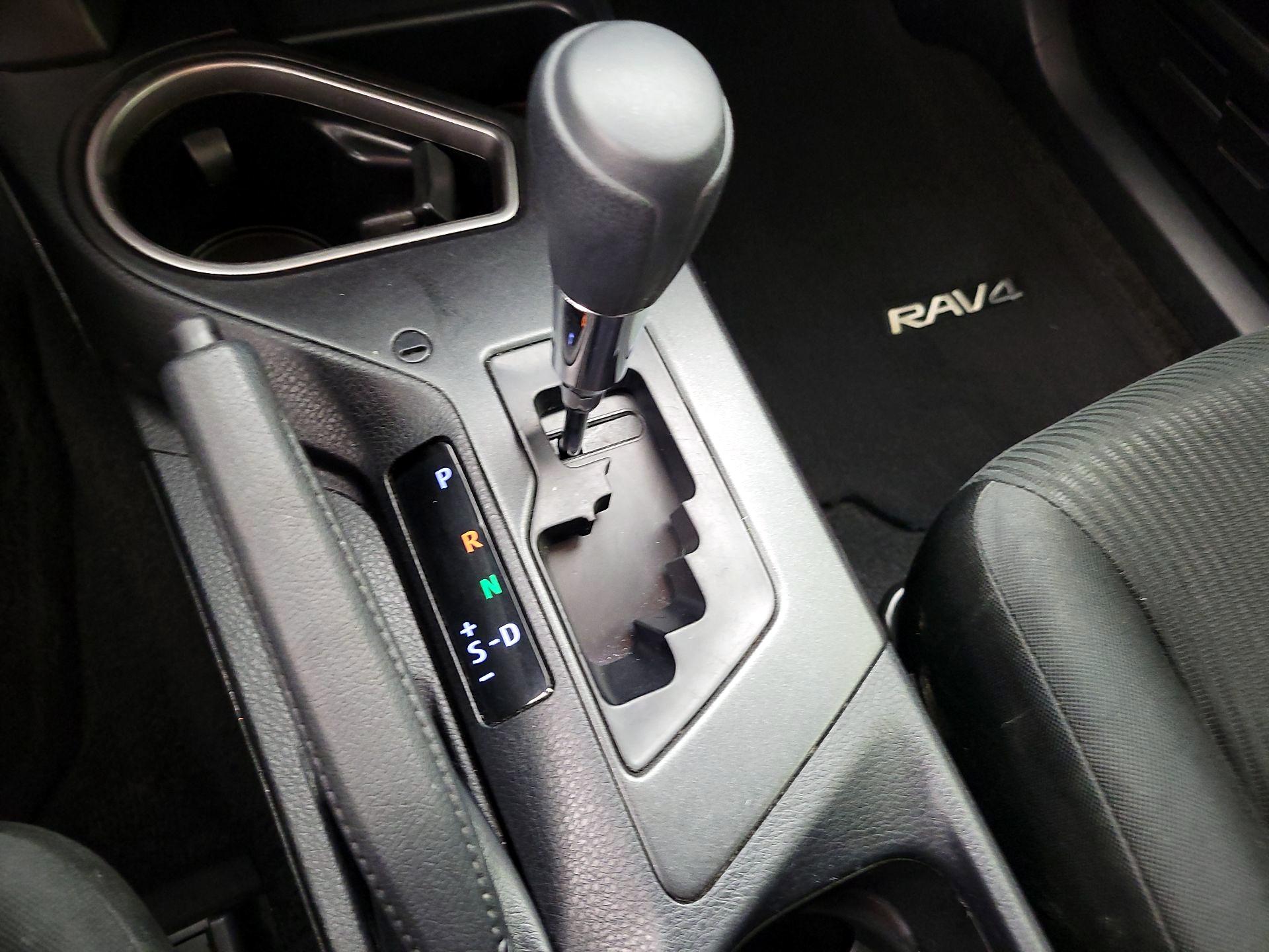 Thumbnail: 2018 Toyota RAV4 - 17