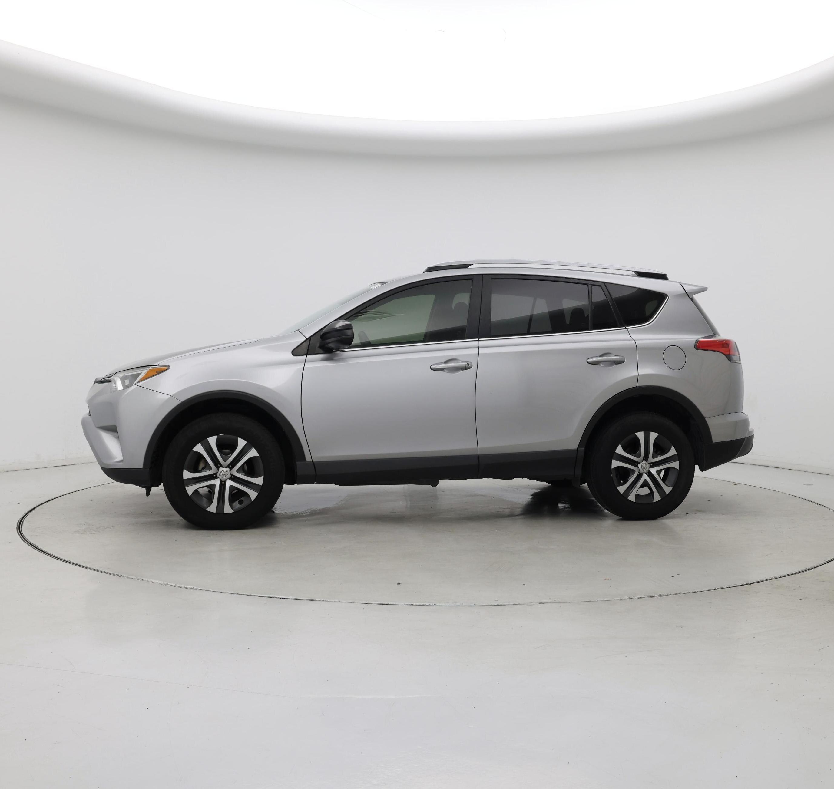 Thumbnail: 2018 Toyota RAV4 - 3