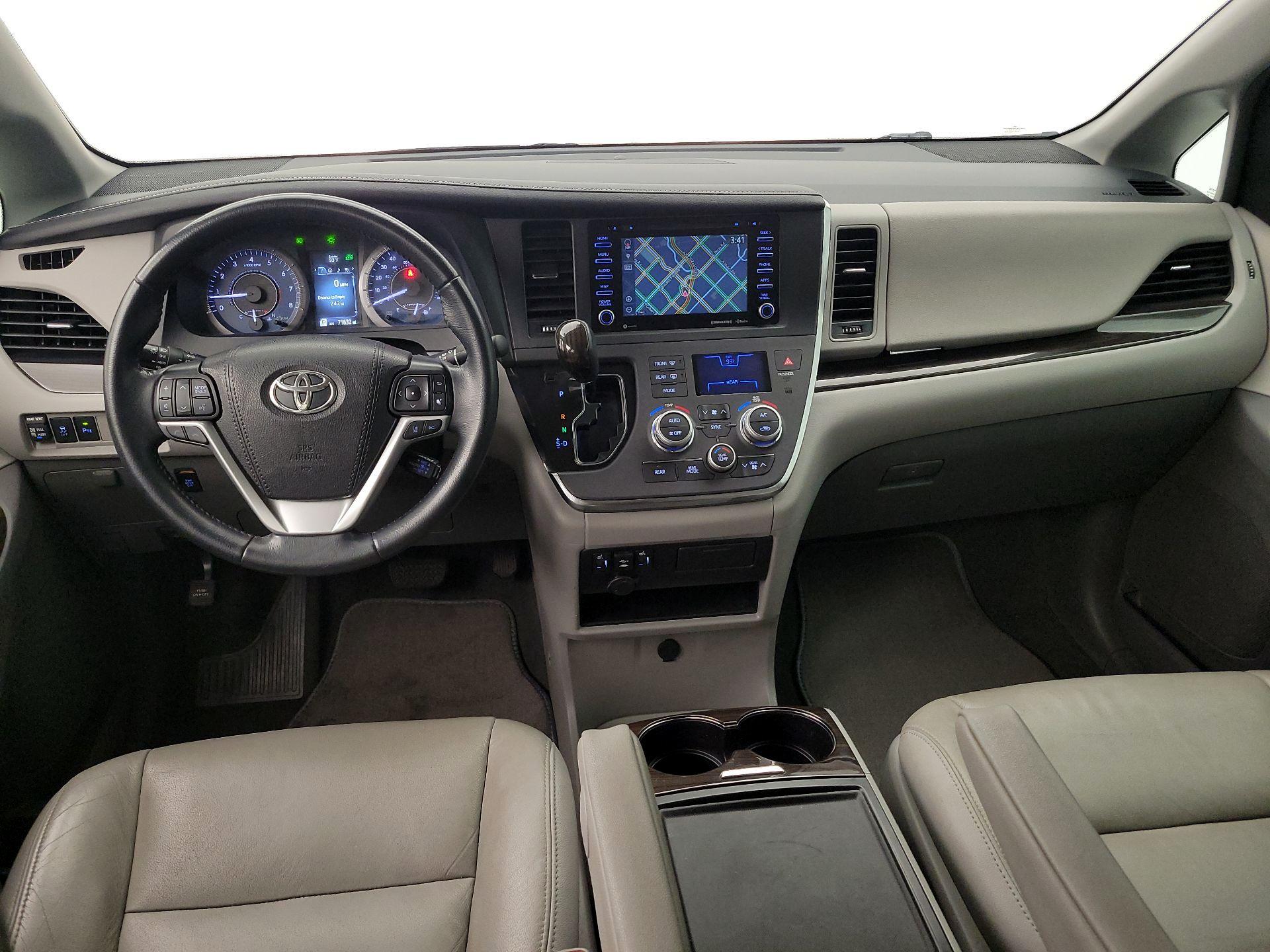 Thumbnail: 2019 Toyota Sienna - 9