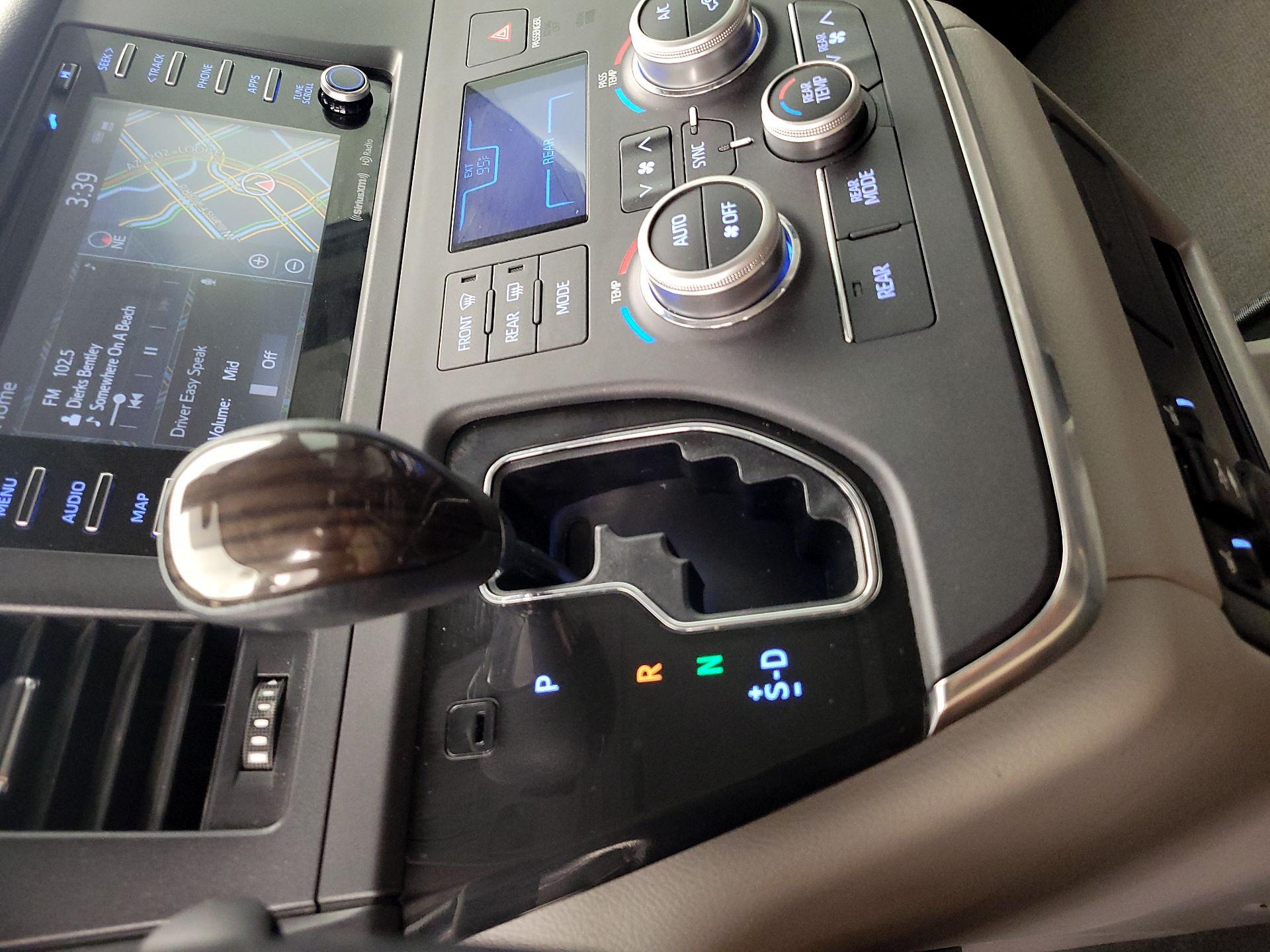 Thumbnail: 2019 Toyota Sienna - 18