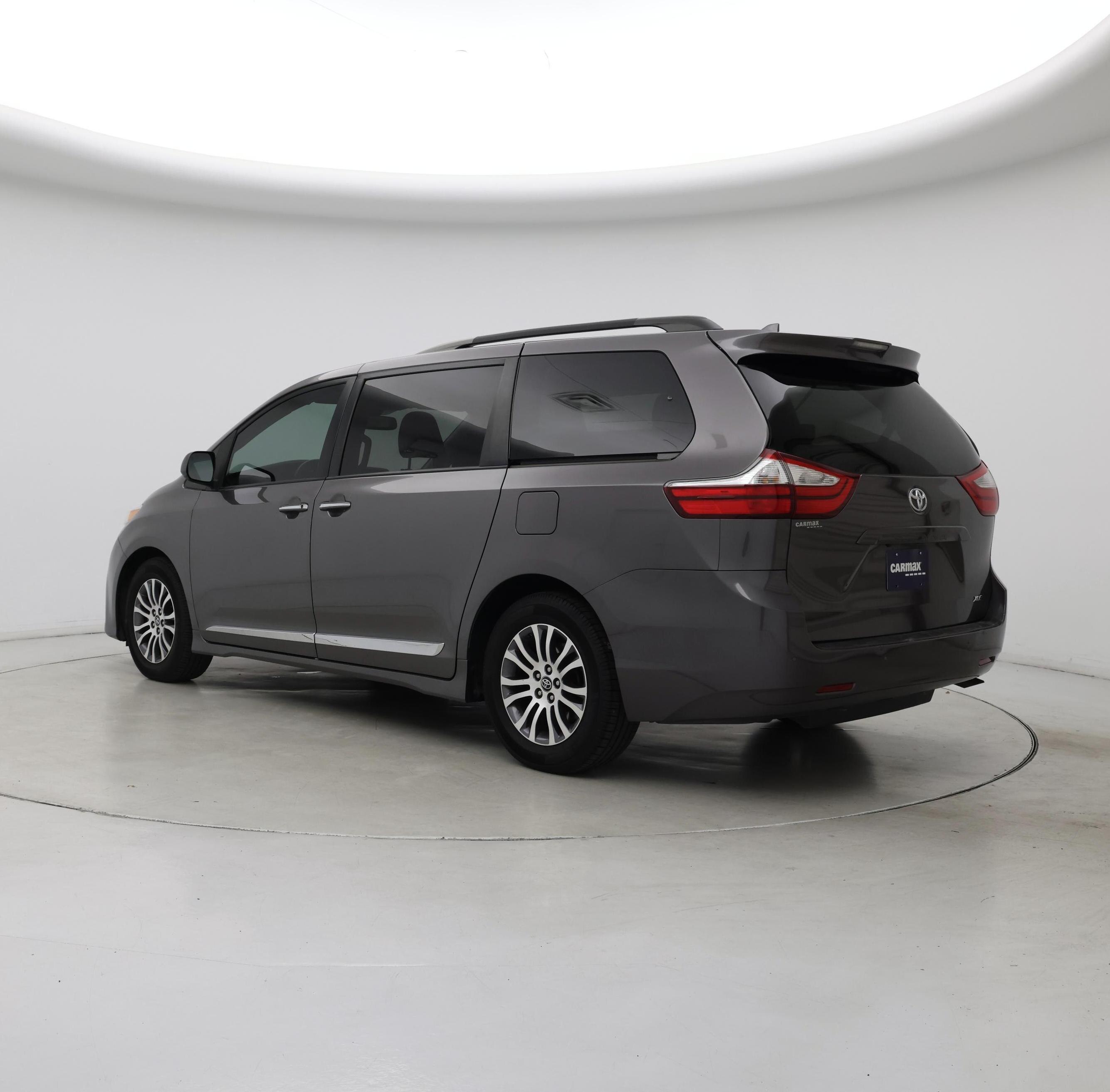 Thumbnail: 2019 Toyota Sienna - 2