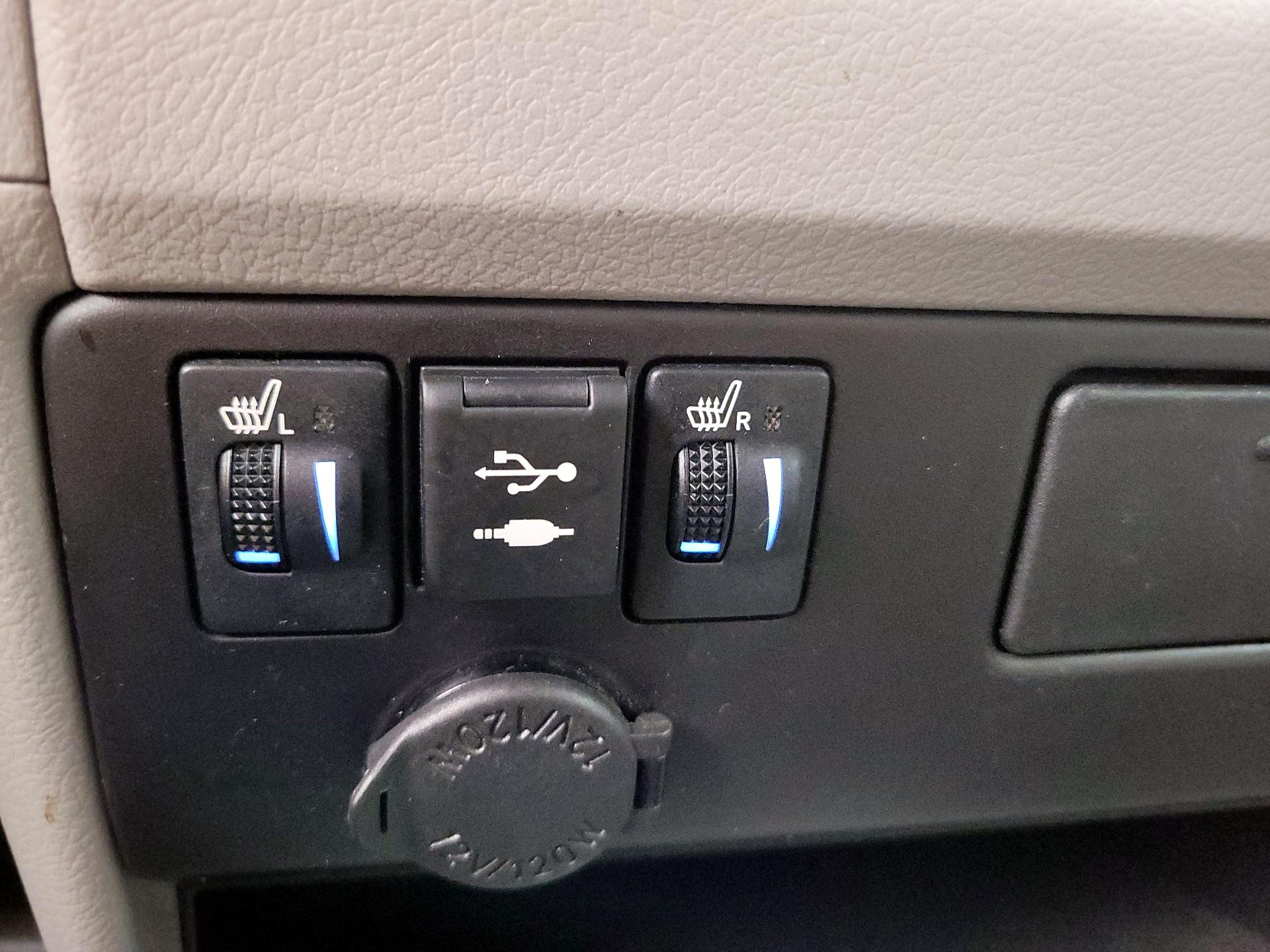Thumbnail: 2019 Toyota Sienna - 19