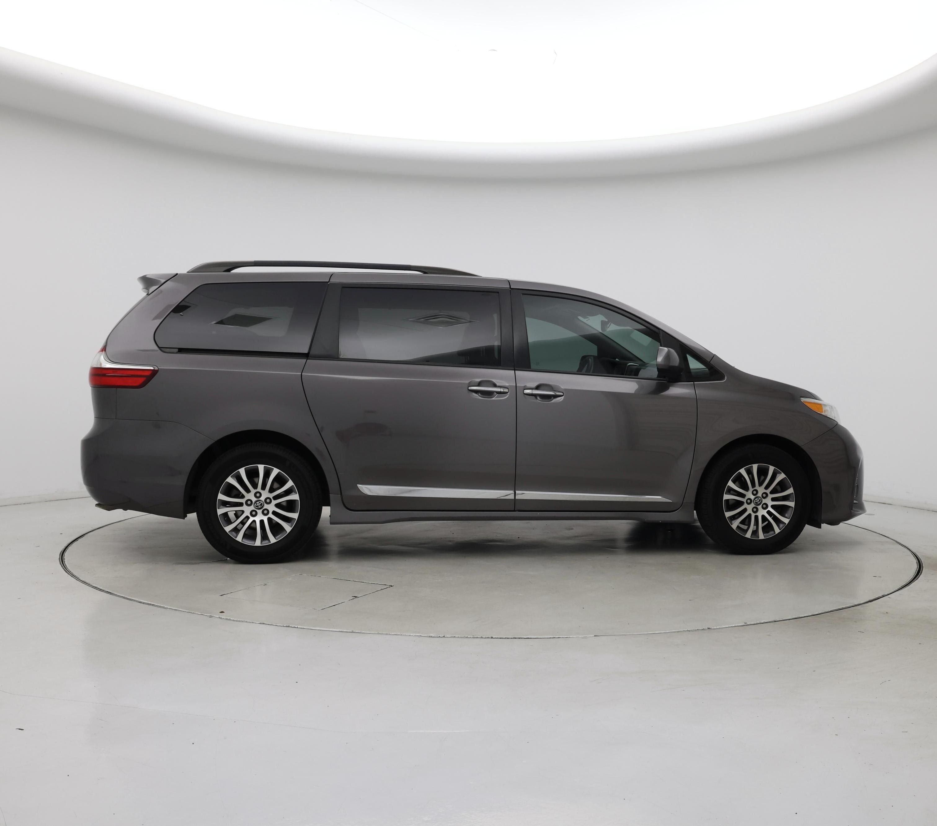 Thumbnail: 2019 Toyota Sienna - 7