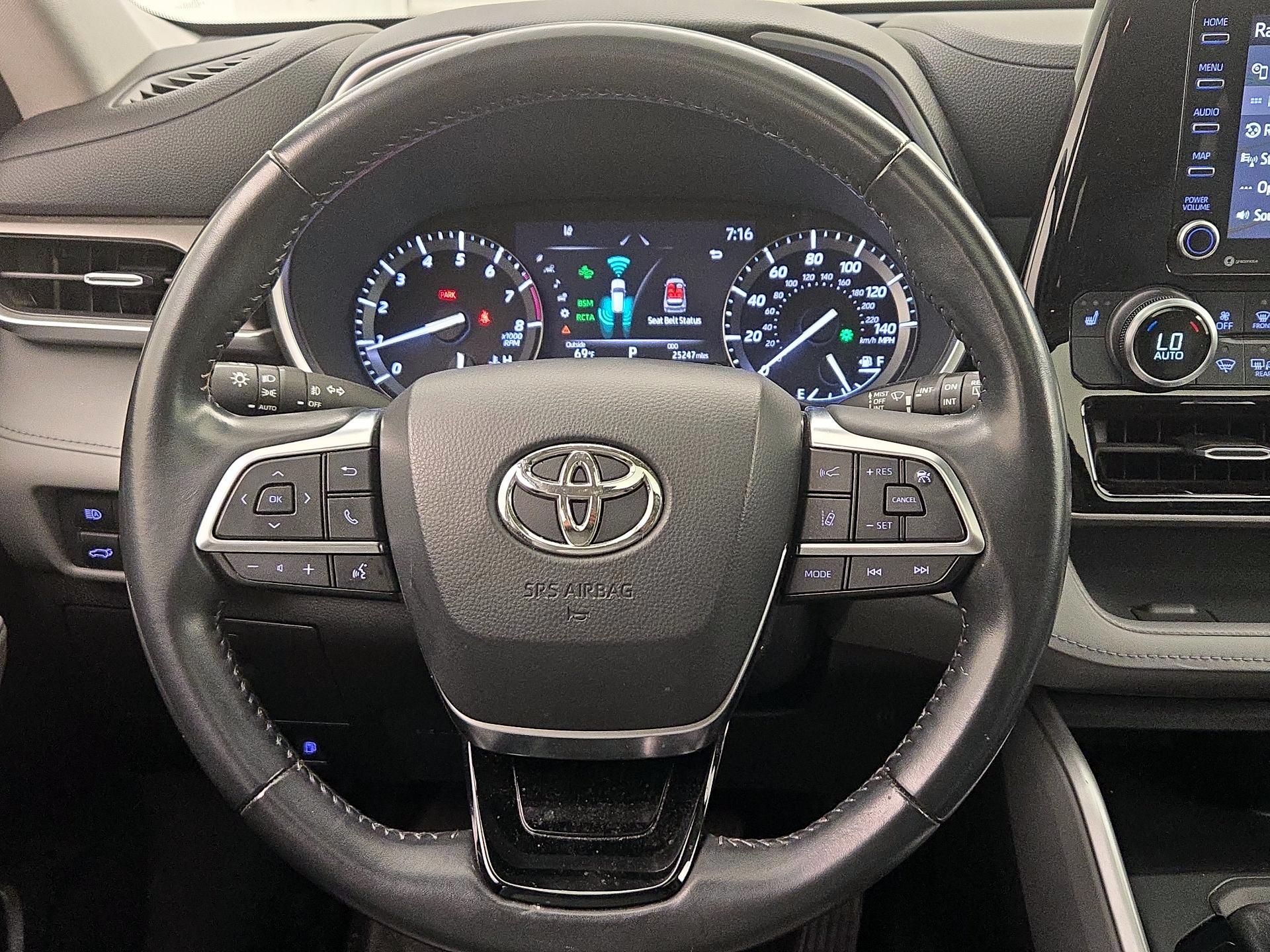 Thumbnail: 2020 Toyota Highlander - 10