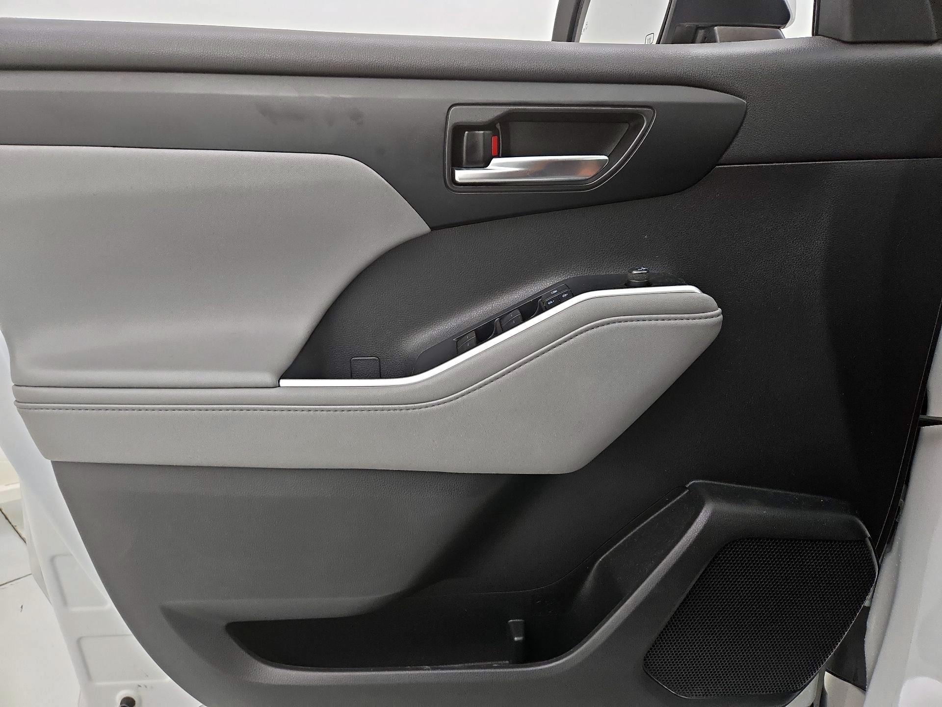 Thumbnail: 2020 Toyota Highlander - 12