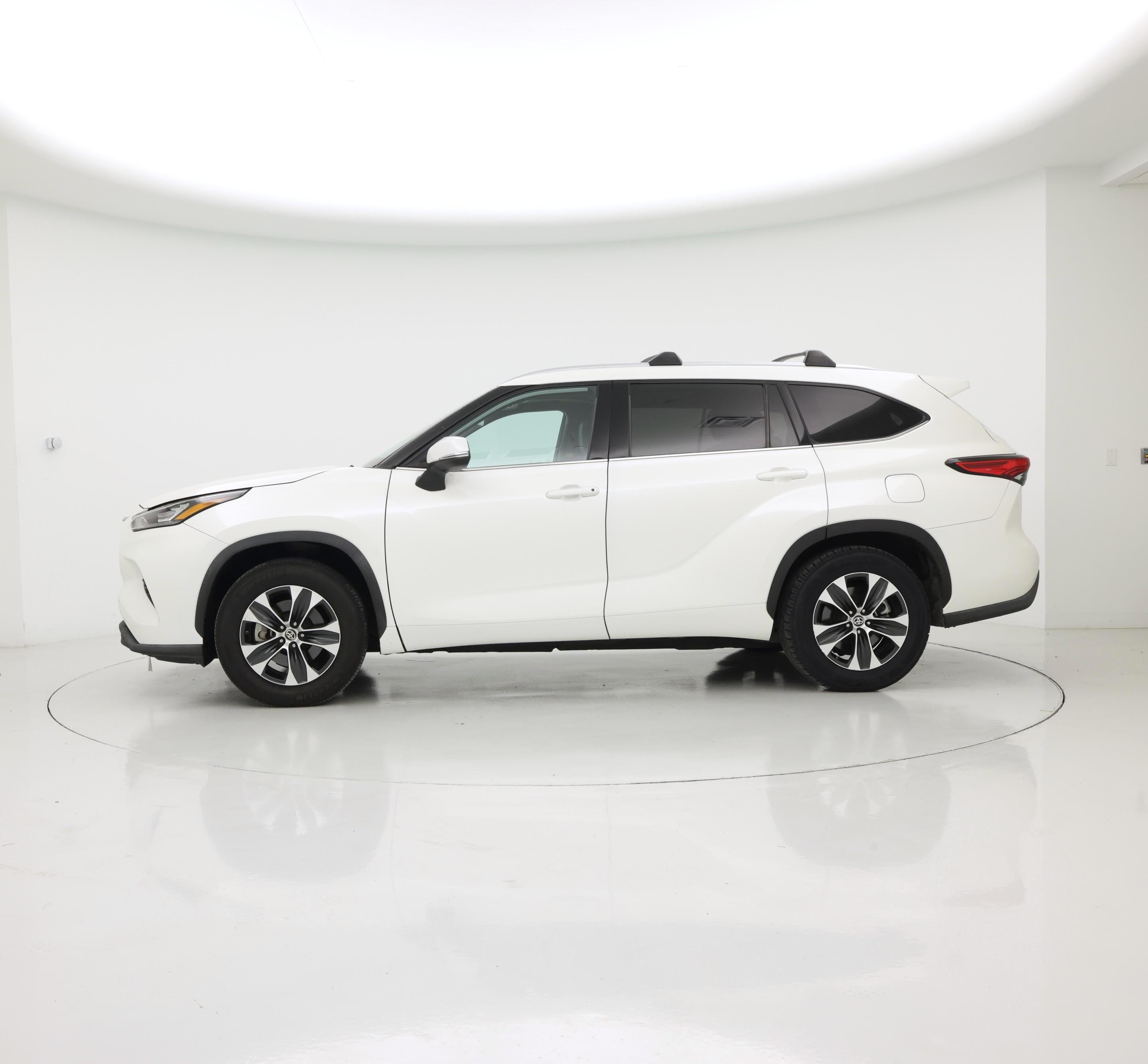 Thumbnail: 2020 Toyota Highlander - 3
