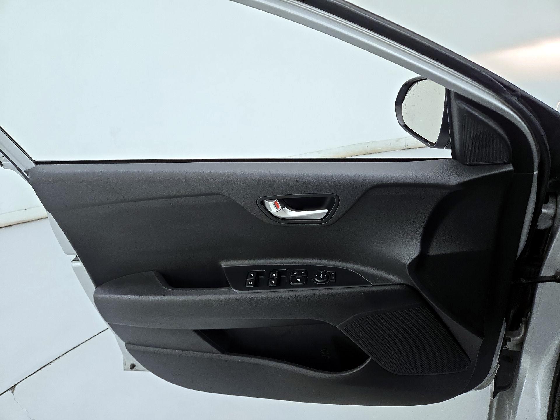 Thumbnail: 2020 Kia Rio5 - 12