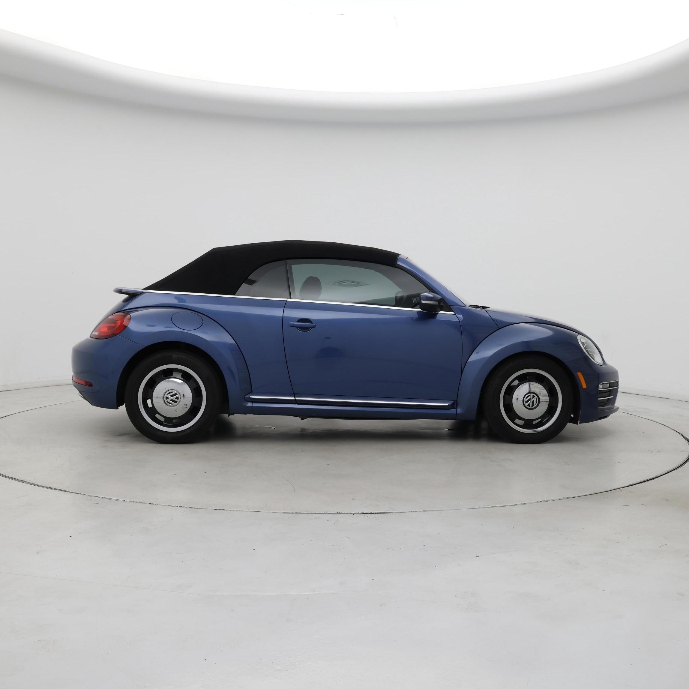 Thumbnail: 2018 Volkswagen Beetle - 7