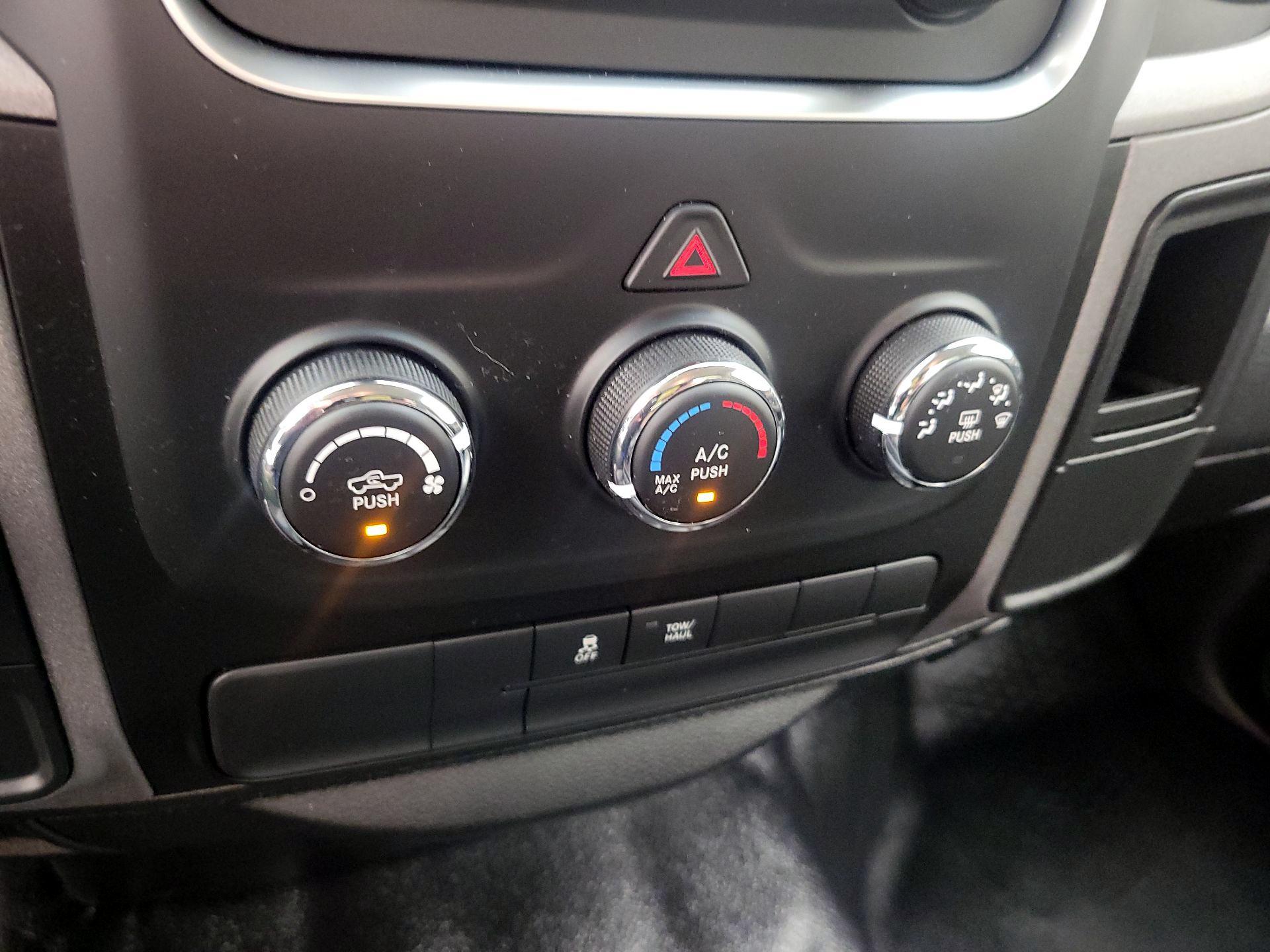 Thumbnail: 2019 RAM 1500 Classic - 14