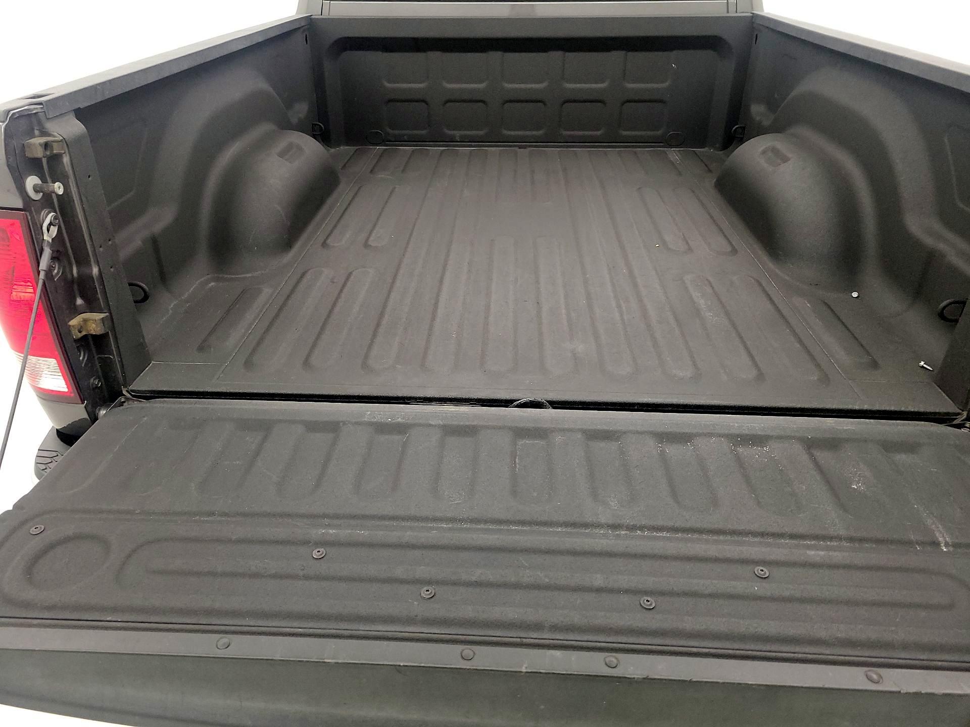 Thumbnail: 2019 RAM 1500 Classic - 16