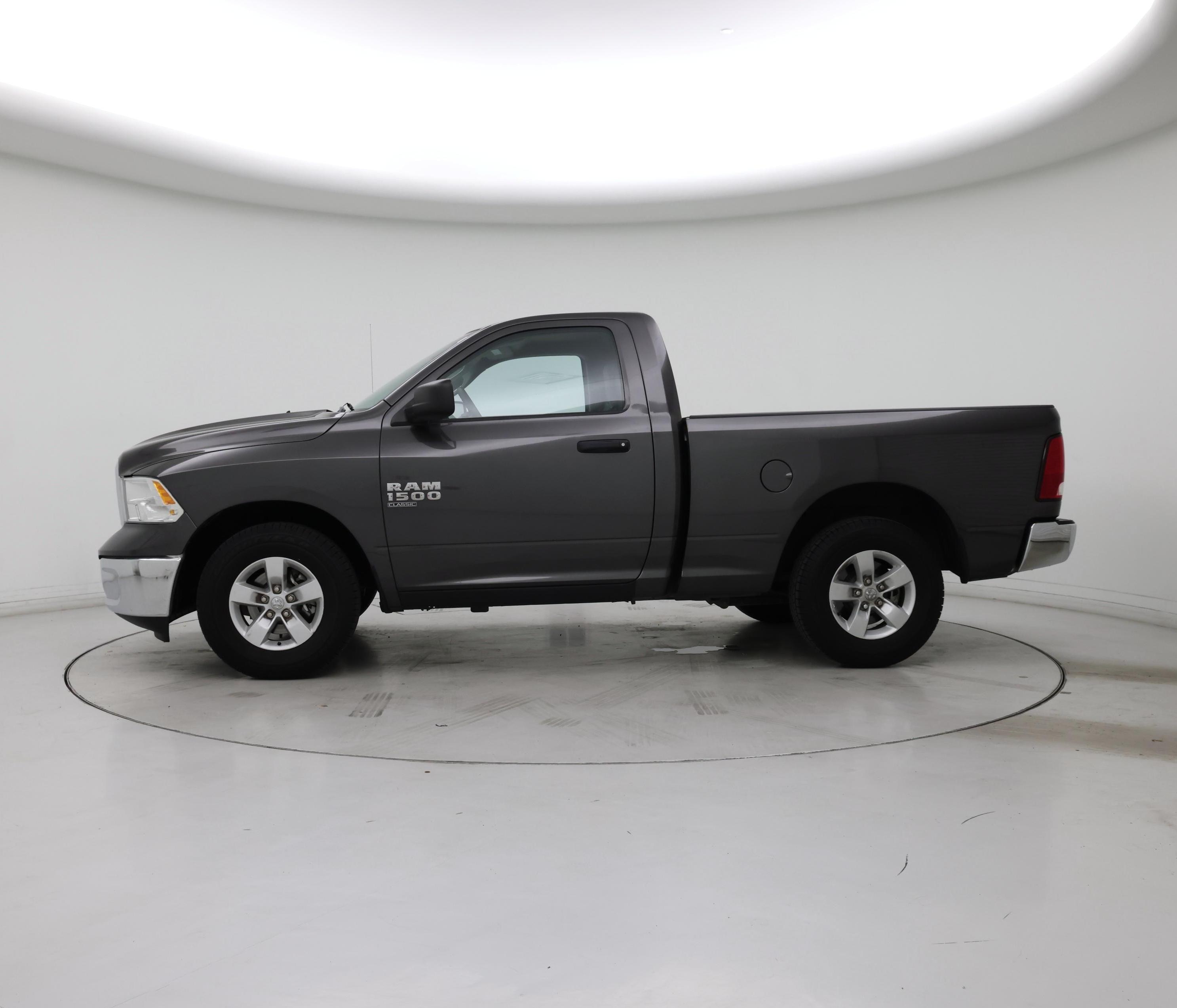 Thumbnail: 2019 RAM 1500 Classic - 3