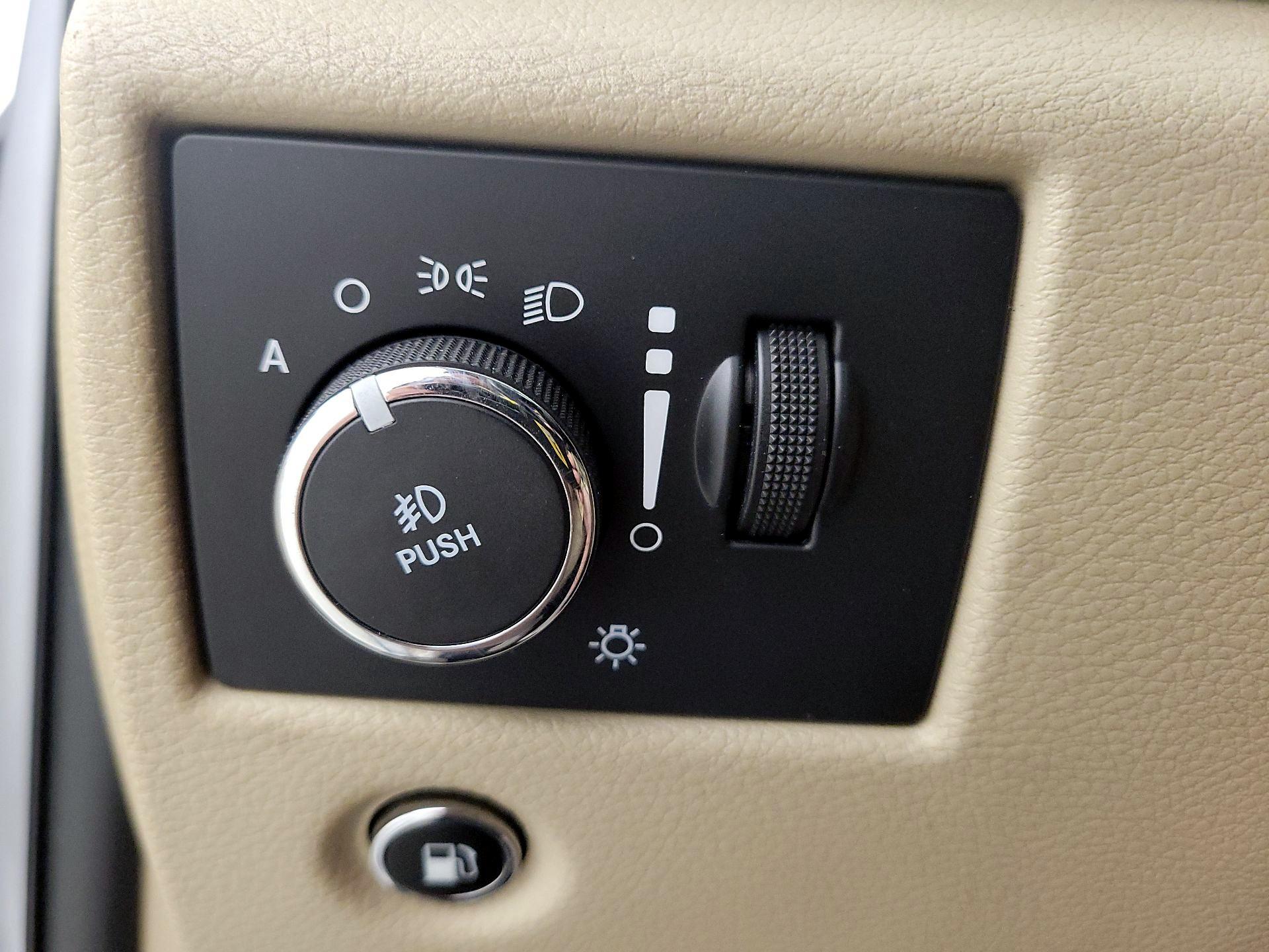 Thumbnail: 2015 Jeep Grand Cherokee - 13