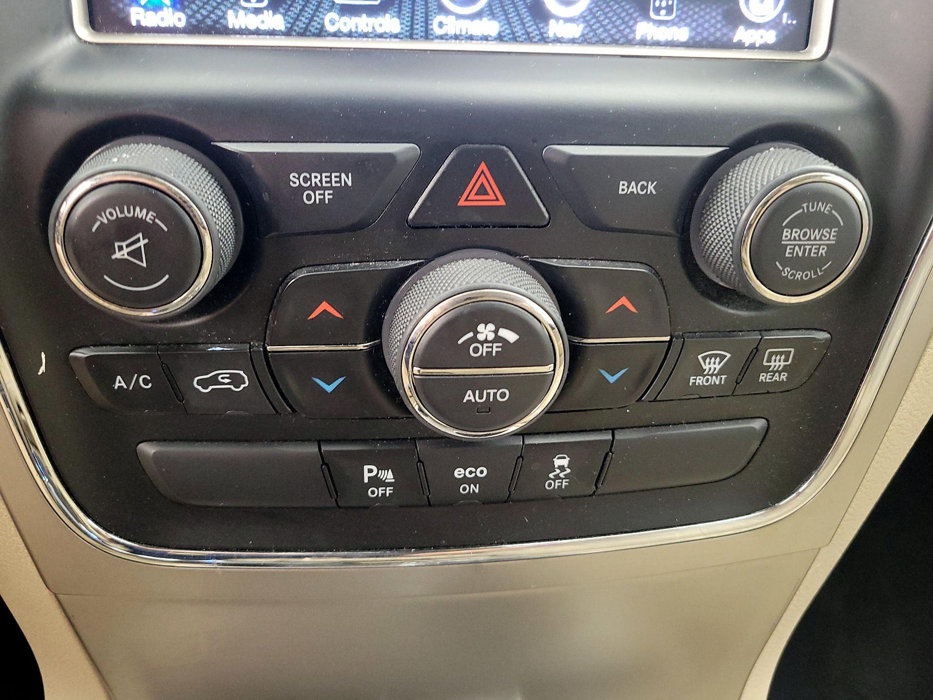 Thumbnail: 2015 Jeep Grand Cherokee - 17