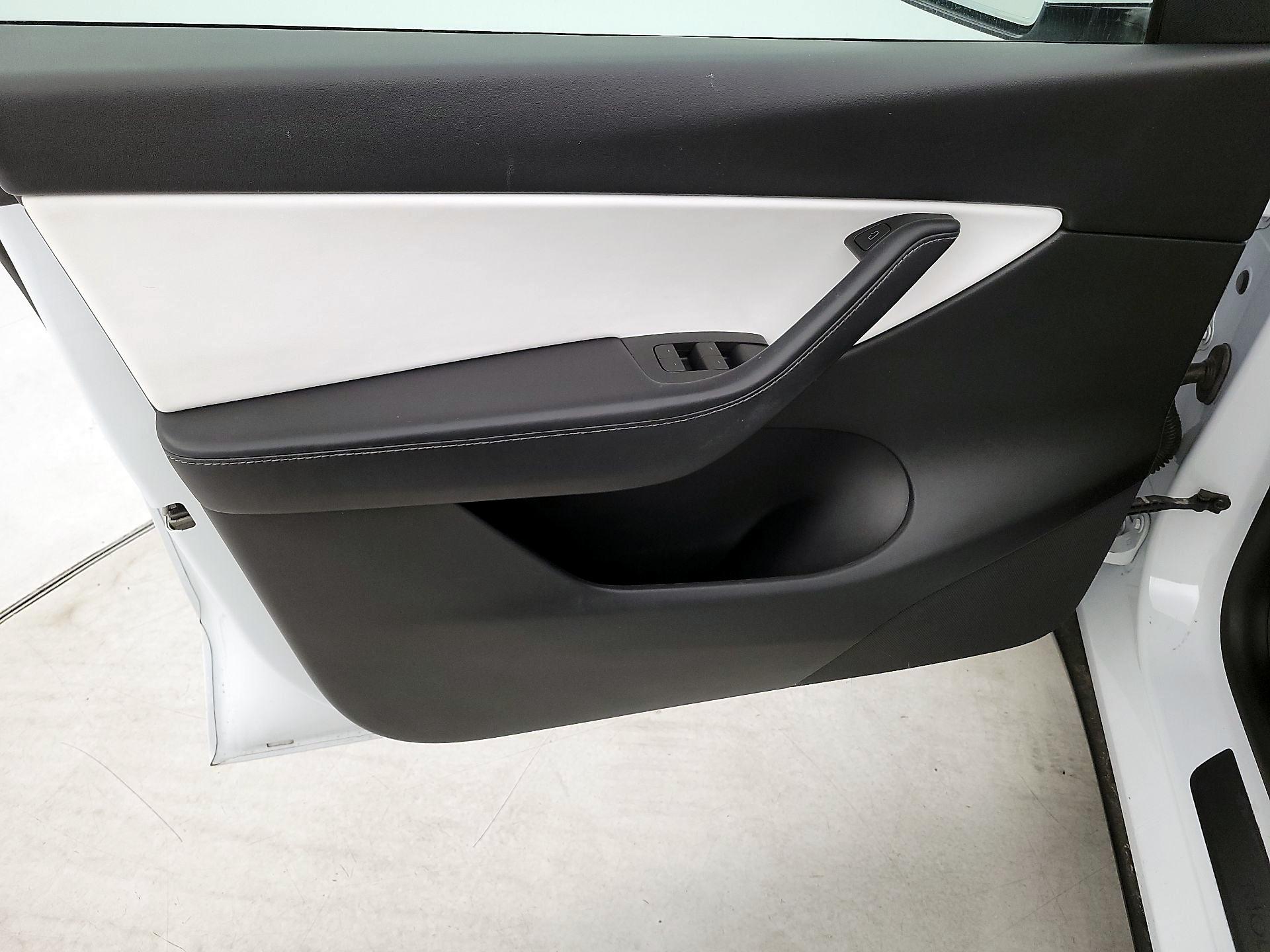 Thumbnail: 2022 Tesla Model Y - 12